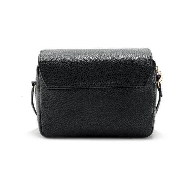 กระเป๋าสะพาย H&M รุ่น cross body bag มี 4 สี : ดำ , ชมพูนู๊ด , เหลือง , มิ้นท์