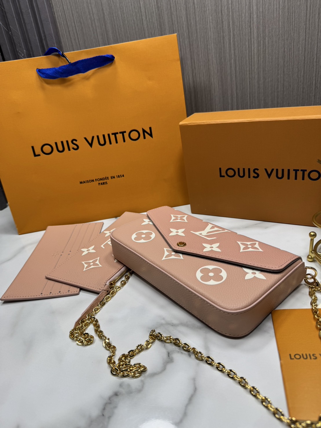 OP ORI หนังแท้ | LV Felicie Pochette bag in soft Monogram Empreinte leather กระเป๋าสะพายทรงพอชขนาดกะทัดรัด หนัง Monogram Empreinte เนื้อนุ่มประทับลาย Monogram สุดไอคอนิก