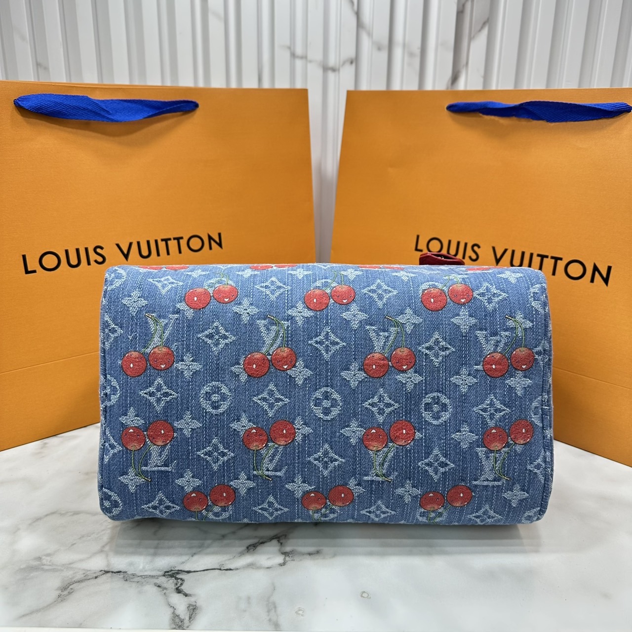 ORI หนังแท้ | LV x TM Bolsa Speedy Soft 30 Monogram cherry ช่วงนี้หน้าเชอรรี่ 🍒 กำลังออก 3 สีสุดฮอตเลือกช็อปได้เลยค่า กระเป๋าสะพายทรงหมอนใบใหญ่ ดีไซน์ใหม่มีชีวิตชีวา แสนสดใสด้วยโมโนแกรมแต่งดีเทลลายเชอร์รี่โดดเด่นสะท้อนความงามเปี่ยมสีสันอันเป็นเอกล