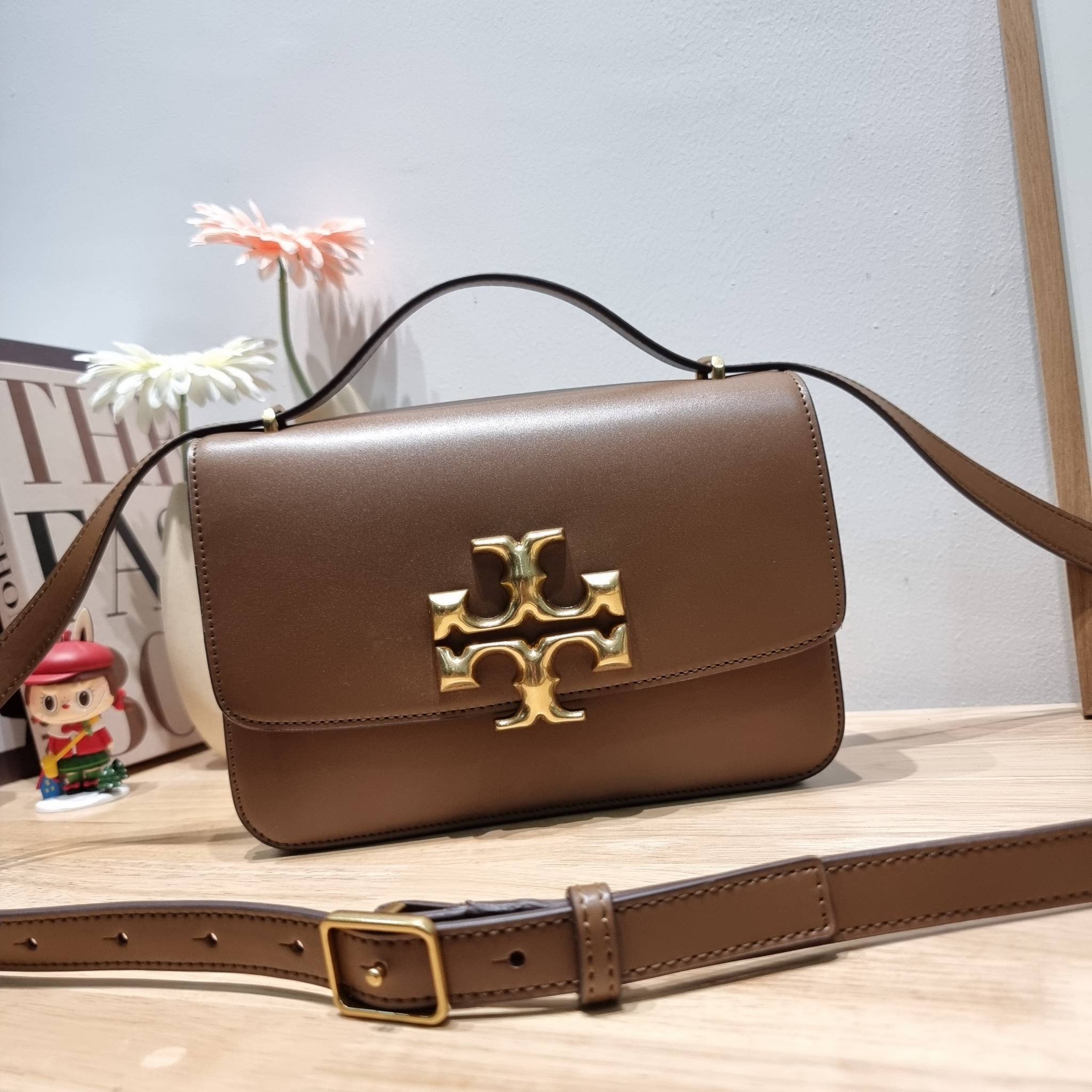 Tory Burch Bag / TORY BURCH ELEANOR CONVERTIBLE SHOULDER BAG รุ่นยอดนิยม กับไซส์ใหม่ ใหญ่จุคุ้ม! กระเป๋าสะพายข้าง ดีไซน์อยู่ทรง เรียบหรู! ผู้ดีกว่าใคร