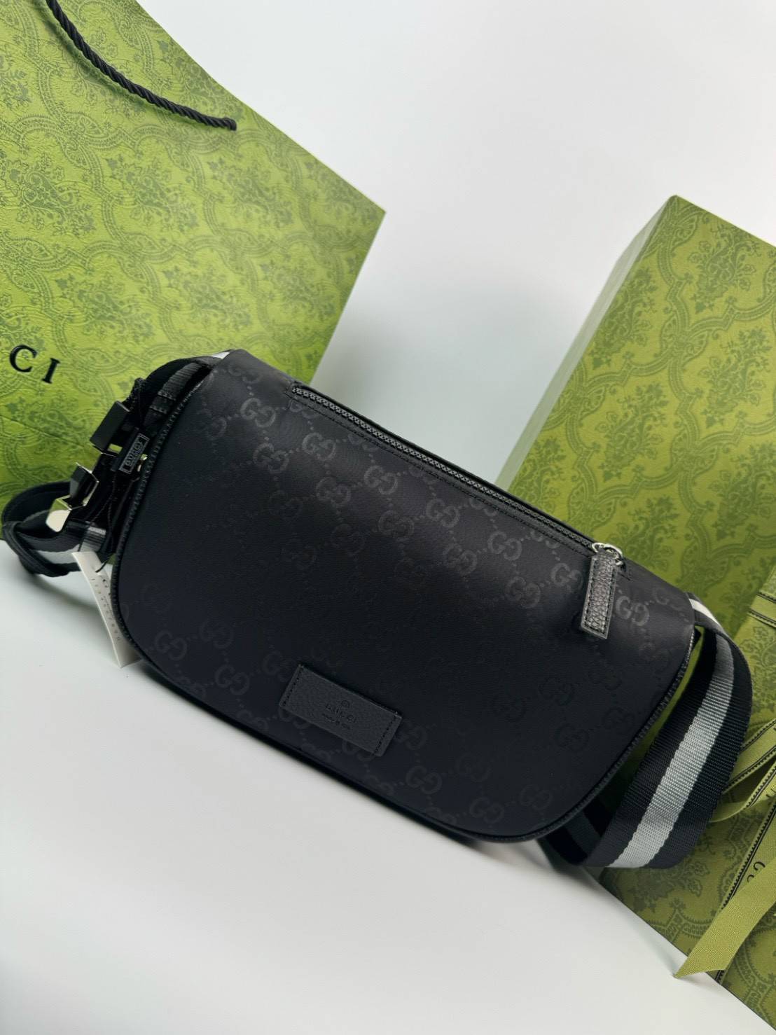ORI หนังแท้ | GUCCI Nylon Belt bag Black กระเป๋าคาดอก คาดเอว ดีไซน์วินเทจ โทนสีดำสุดคลาสสิก