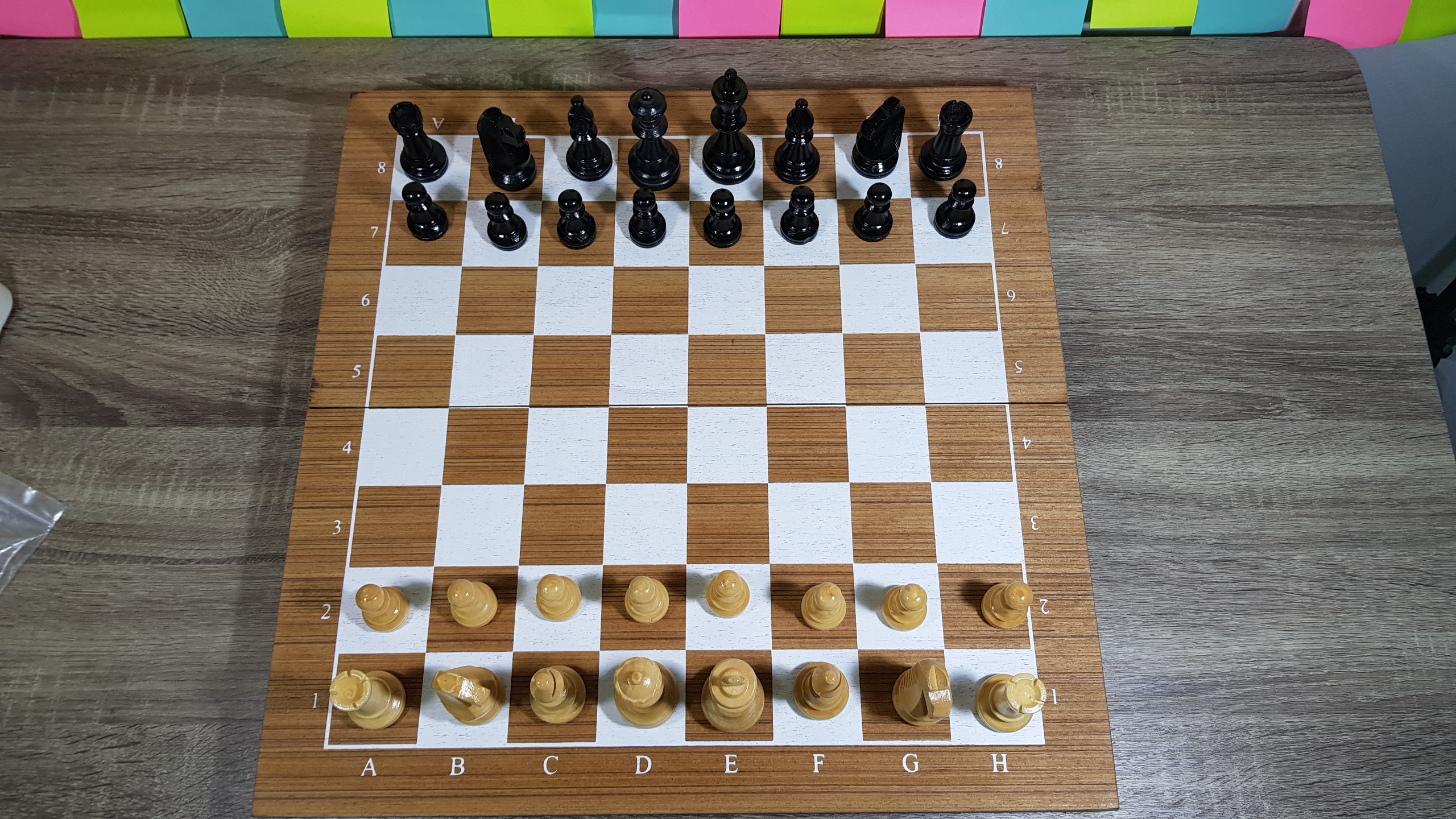 ชุดหมากรุุกสากลตัวไม้แบบเบาสีดำและสีเนื้อพร้อมกระดานช่อง5x5cm.