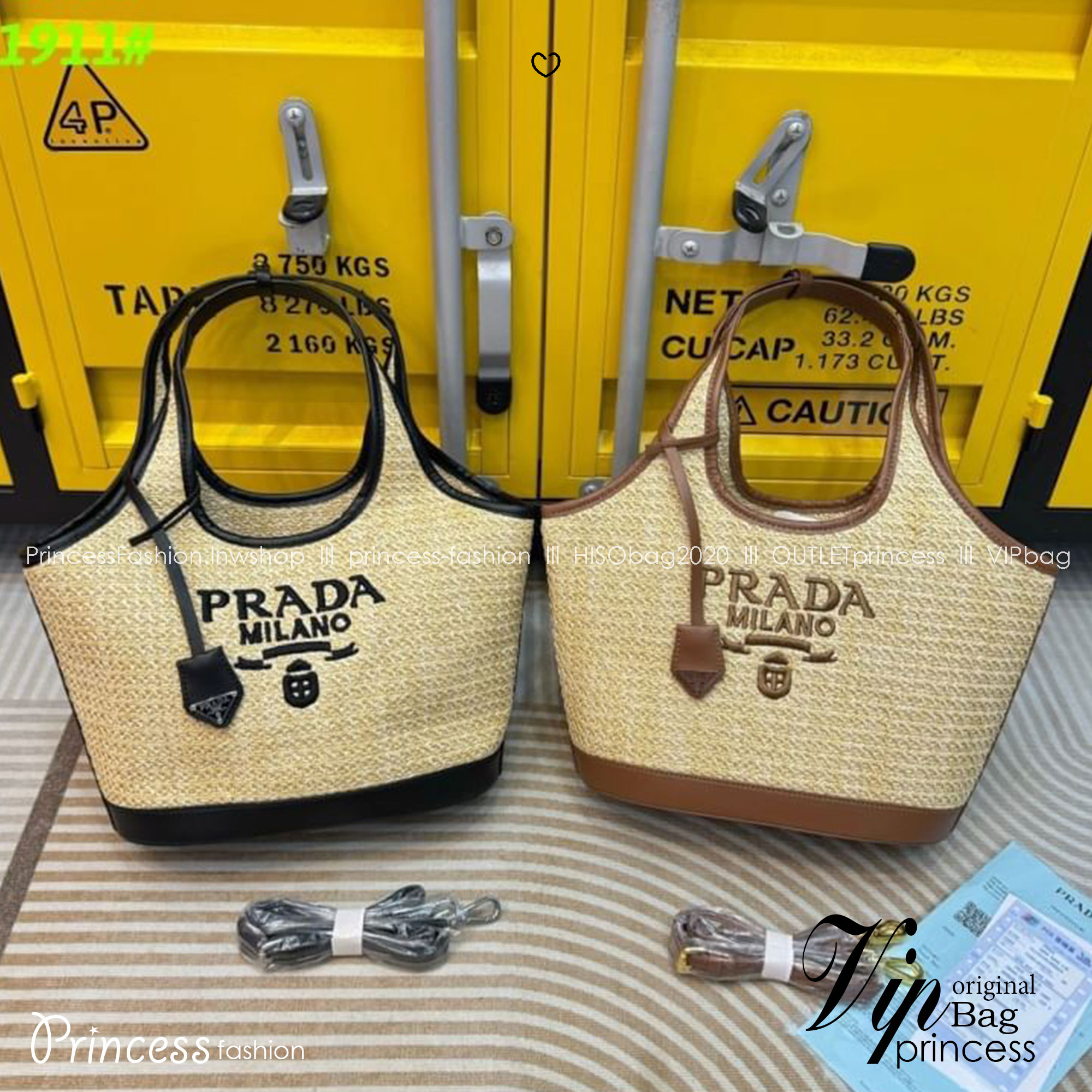 Prada crochet and leather tote bag กระเป๋าทรงโท้ท สวยไม่ซ้ำใคร สไตล์บีช เหมาะมากกับการสะพายไปเที่ยวทะเล หรือจะใช้ในวันสบายๆก็ตอบโจทย์ รุ่นนี้มีไว้ยังไงก็ได้ใช้บ่อยแน่นอน