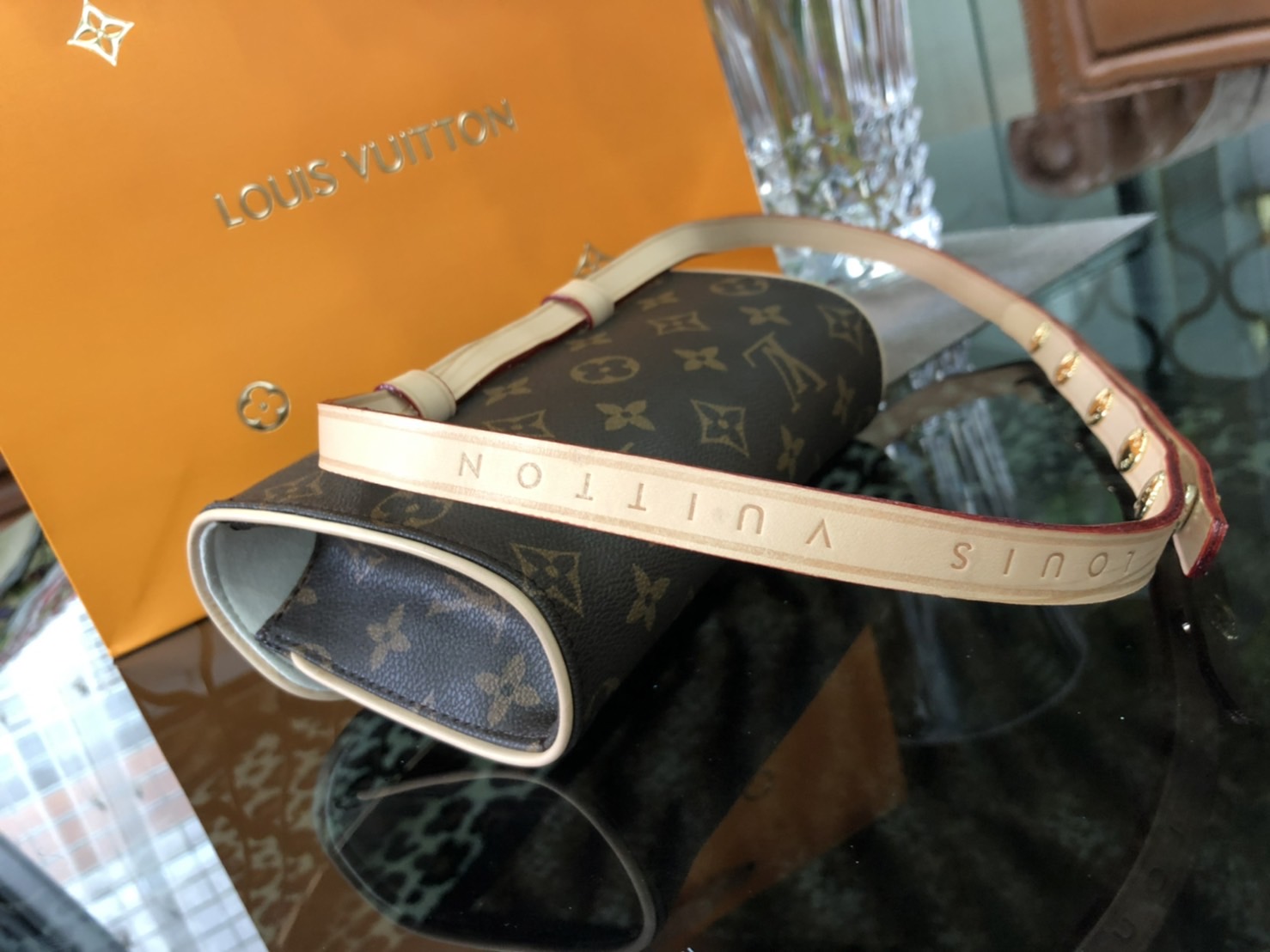 VIP 】หนังแท้ Louis Vuitton Mono Pouchette Florentine Belt Bag กระเป๋าคาดเอวหนังแท้สุดหรู มีจำกัดนะคะ