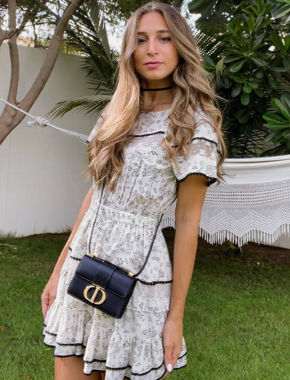 CHRISTIAN DIOR MINI BAG VIP GIFT WITH PURCHASE (GWP) พรีเมี่ยมกิ้ฟ Limited Edition จาก DIOR DUTYFREE COUNTER วัสดุหนังแท้ Calfskin ทรงสี่เหลี่ยมหนังเรียบสวยหรูอยู่ทรงเปิดปิดด้วยฝาปิดโลโก้แบรนด์อะไหล่ทองด้านหลังมีช่องใส่ของ ภายในโล่งมีโลโก้สามารถใส่มือถือข