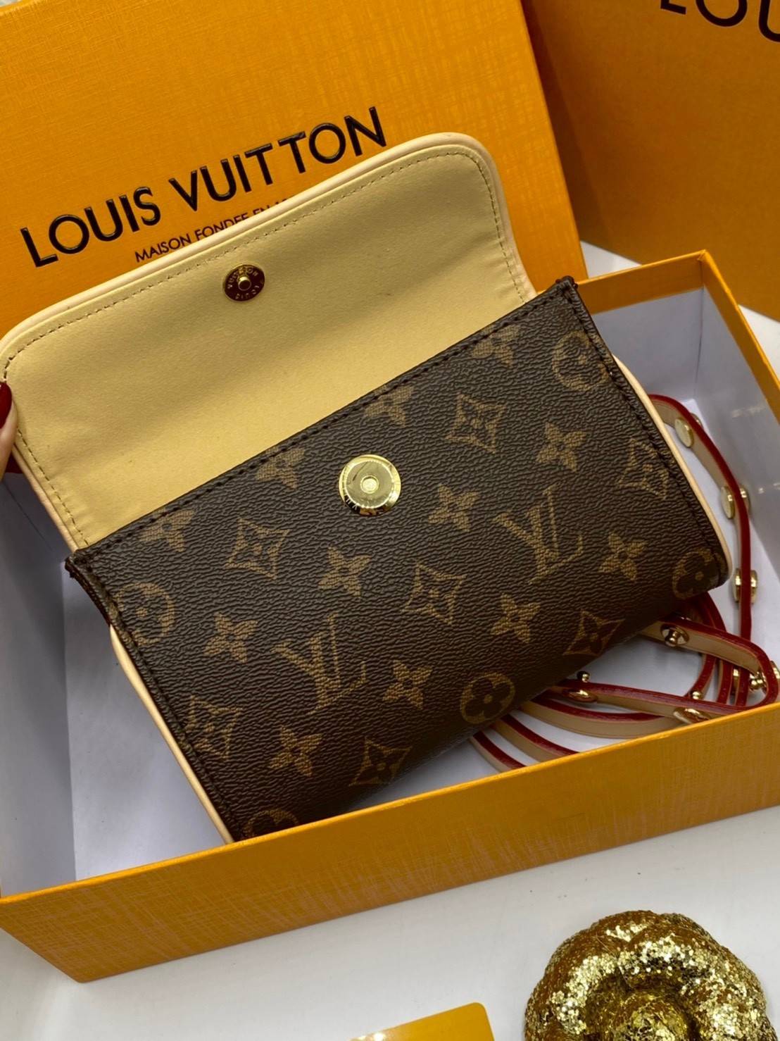 พรีเมี่ยมกิ๊ฟแท้ 100% 】พร้อมส่งที่นี่ที่เดียว VIP gift Louis Vuitton Mono Pouchette Florentine Belt Bag กระเป๋าคาดเอวหนังแท้สุดหรู มีจำกัดนะคะ