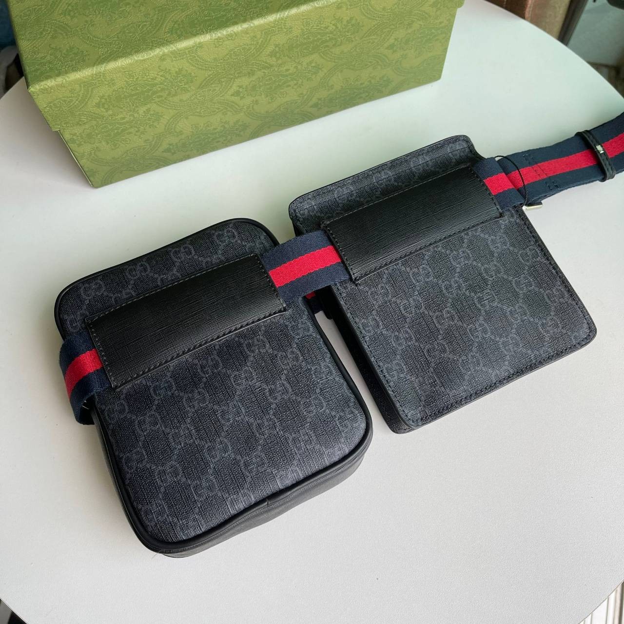 หนังแท้ Gucci GG Supreme belt bag - Neutrals A two-pouch belt bag in GG Supreme canvas with black leather trims. กระเป๋าคาดอก/คาดเอว อีกรุ่นหนึ่งที่หลายคนตามหา งานออริสวยมาก ทำจากหนังแท้ สามารถใช้ได้ทั้งผู้ชายแล้วก็ผู้หญิงสามารถคาดเอวหรือคาดอกก็ได้ พร้อมส