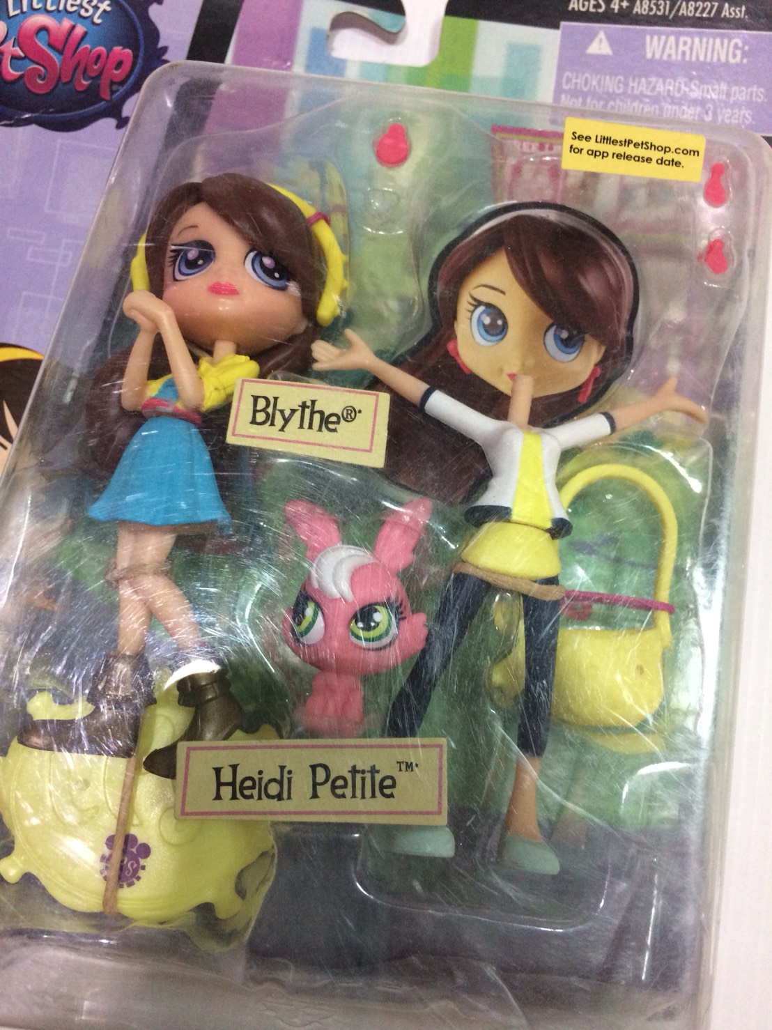 Littlest Pet Shop Blythe Style Preppy Set มือหนึ่งแพคหลุดนะคะ ไม่มีผลใดๆกับตุ๊กตาค่ะ