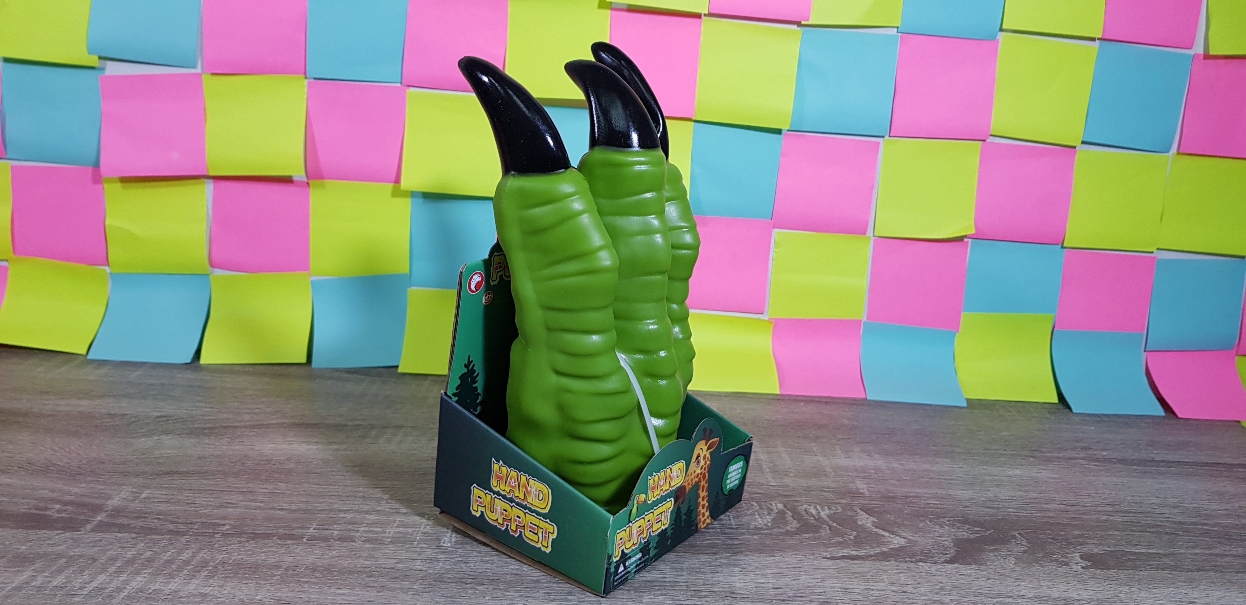 กงเล็บไดโนเสาร์สวมมือ