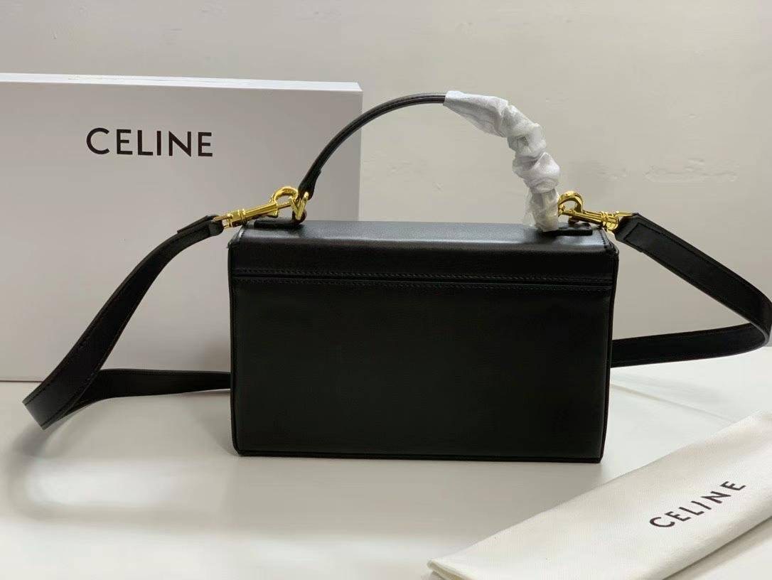 ORIGINAL🥂 Celine Triomphe shoulder handbag Bag / Celine box triomphe in Natural Calfskin Tan กระเป๋าสะพายเรียบหรูและดูทันสมัยใบนี้ออกมา ให้คุณเลือกสะพายในชีวิตประจำวันเข้ากับการแต่งตัวสบาย ๆ