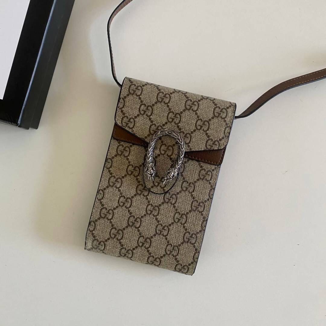 VIP GIFT 】GUCCI Dionysus mini phone bag พร้อมส่ง จัดมาให้แล้วนะจ๊ะ ใครหาอยู่มาทางนี้ได้เลย กระเป๋าใส่โทรศัพท์ ใส่กระเป๋าสตางค์ ใส่ลิปสติก ขนาดmini น่ารักมาก ด้วยความคลาสสิคเข้ากับรูปทรงที่ทันสมัย ไม่มีไม่ได้แล้วจร้า