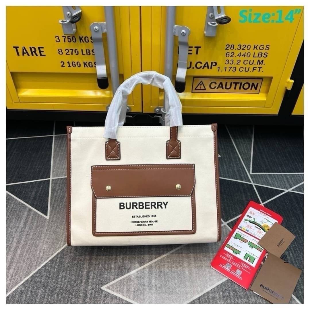 Burberry Freya Canvas Tote Bag Medium กระเป๋าสะพายทรงโท้ทใบกลาง ดีไซน์ทรงเหลี่ยมสวยอยู่ทรง