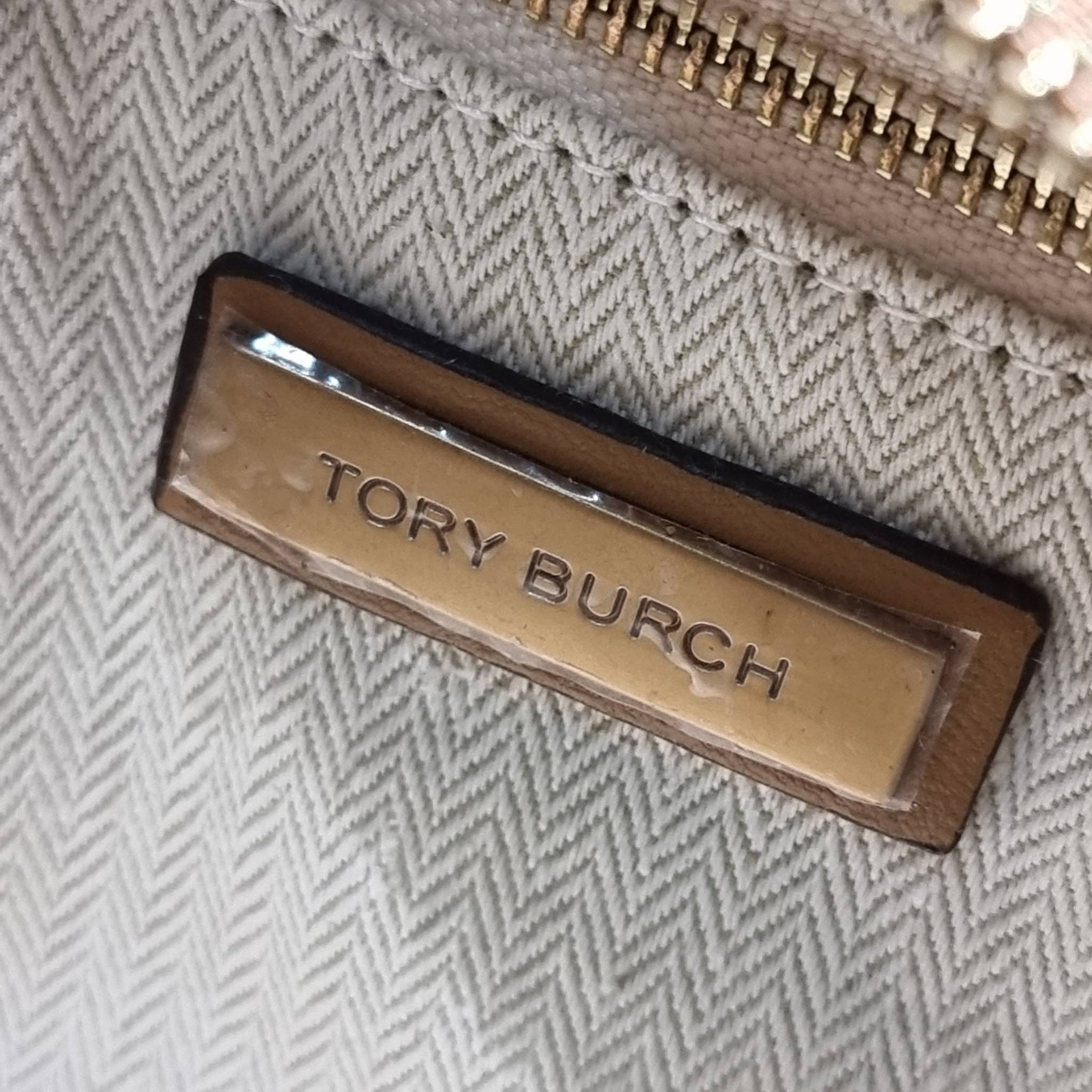 TORY BURCH KIRA CHEVRON SMALL CAMERA BAG / TORY CAMERA BAG / TORY BAG พร้อมส่ง 4 สี กระเป๋าสะพายทรงกล้อง ขนาดกะทัดรัด ไซส์สะพายคล่องตัว ดูหรู ลูกคุณหนู