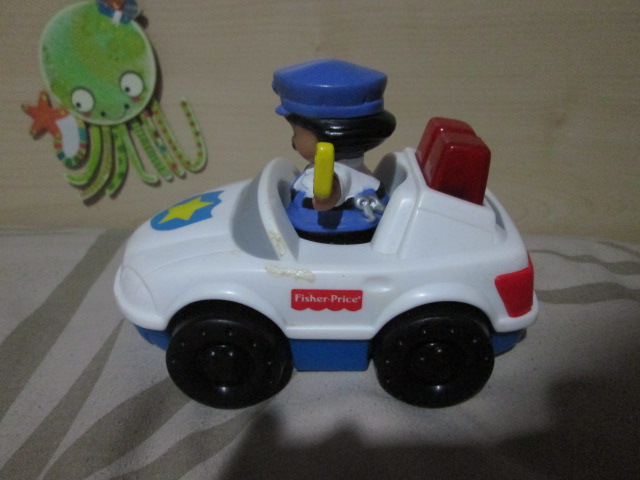 Fisher Price Little People Policeman's Car ของเล่นเสริมพัฒนาการสำหรับเด็กมือสอง