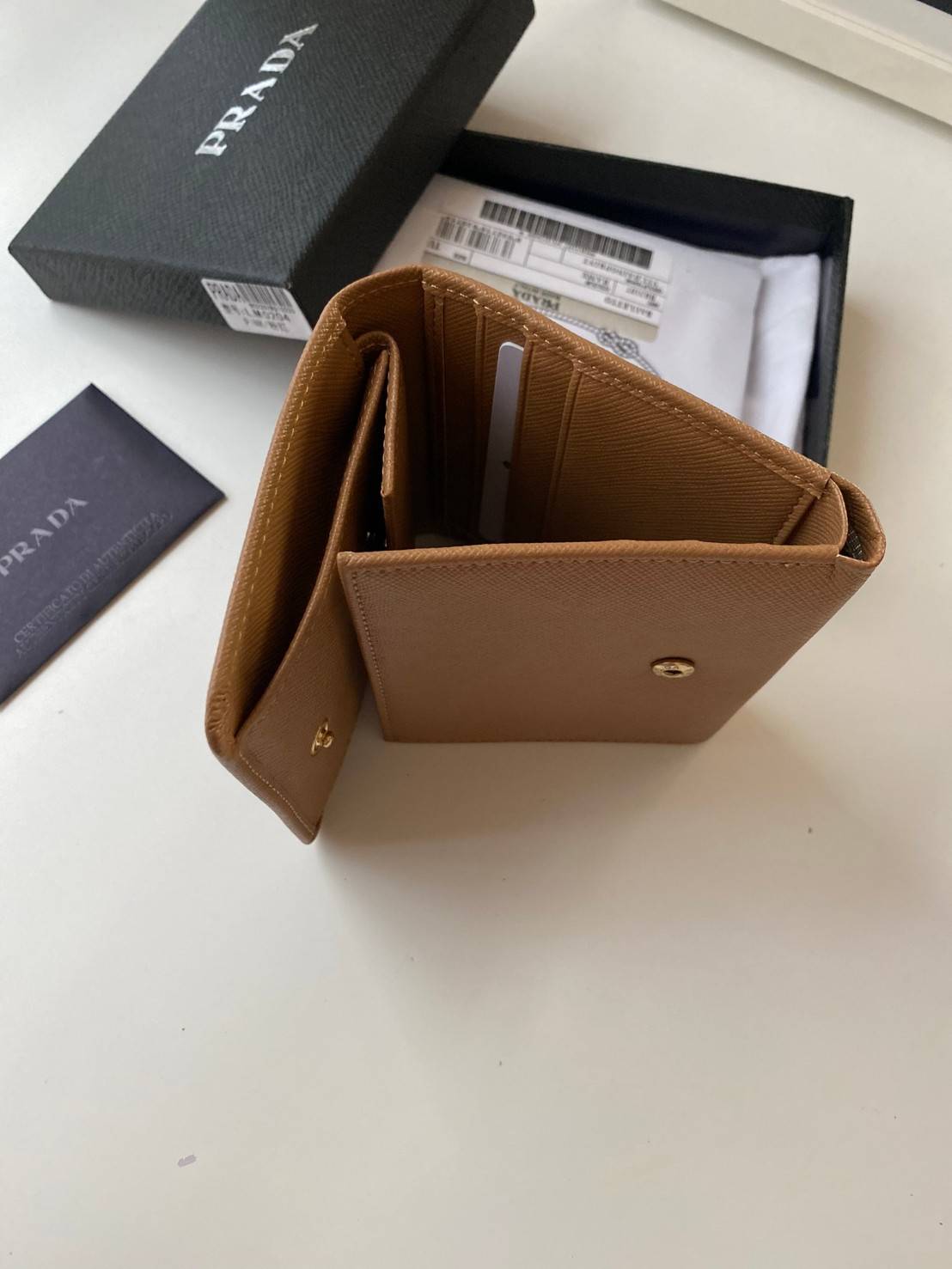 VIP หนังแท้ 】3พับ PRADA Saffiano Metal Tri-Fold Wallet Orchidea