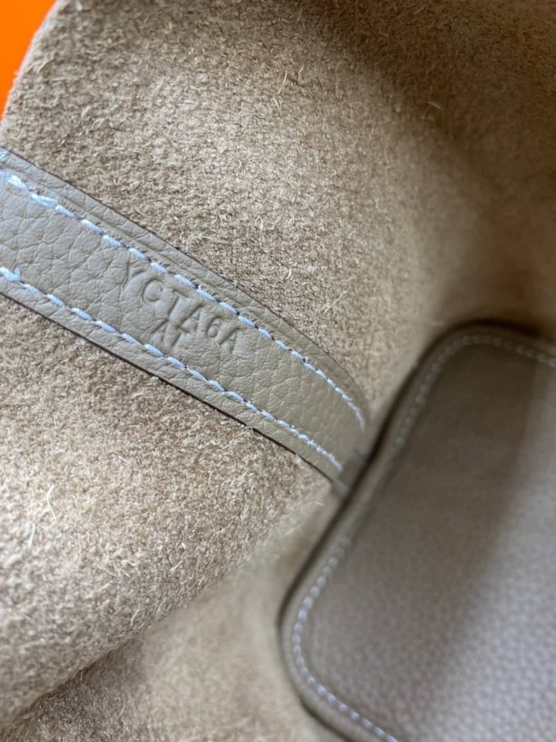 หนังแท้ Hermes Picotin Lock 18 bag กระเป๋าถือแบรนด์หรูระดับโลก งานเกรดออรินอล หนังแท้ทั้งใบ หนังมีลายทอริลลอนคล้ายของจริง มาพร้อมตัวล็อคเคลลี่ Kelly lock รูปทรงเรียบแต่หรู ใช้งานได้ทุกโอกาส ถือง่าย ใช้งานง่าย ภายในโล่งกว้าง ภาพสินค้าถ่ายจากงานขายจริง ใช้ง