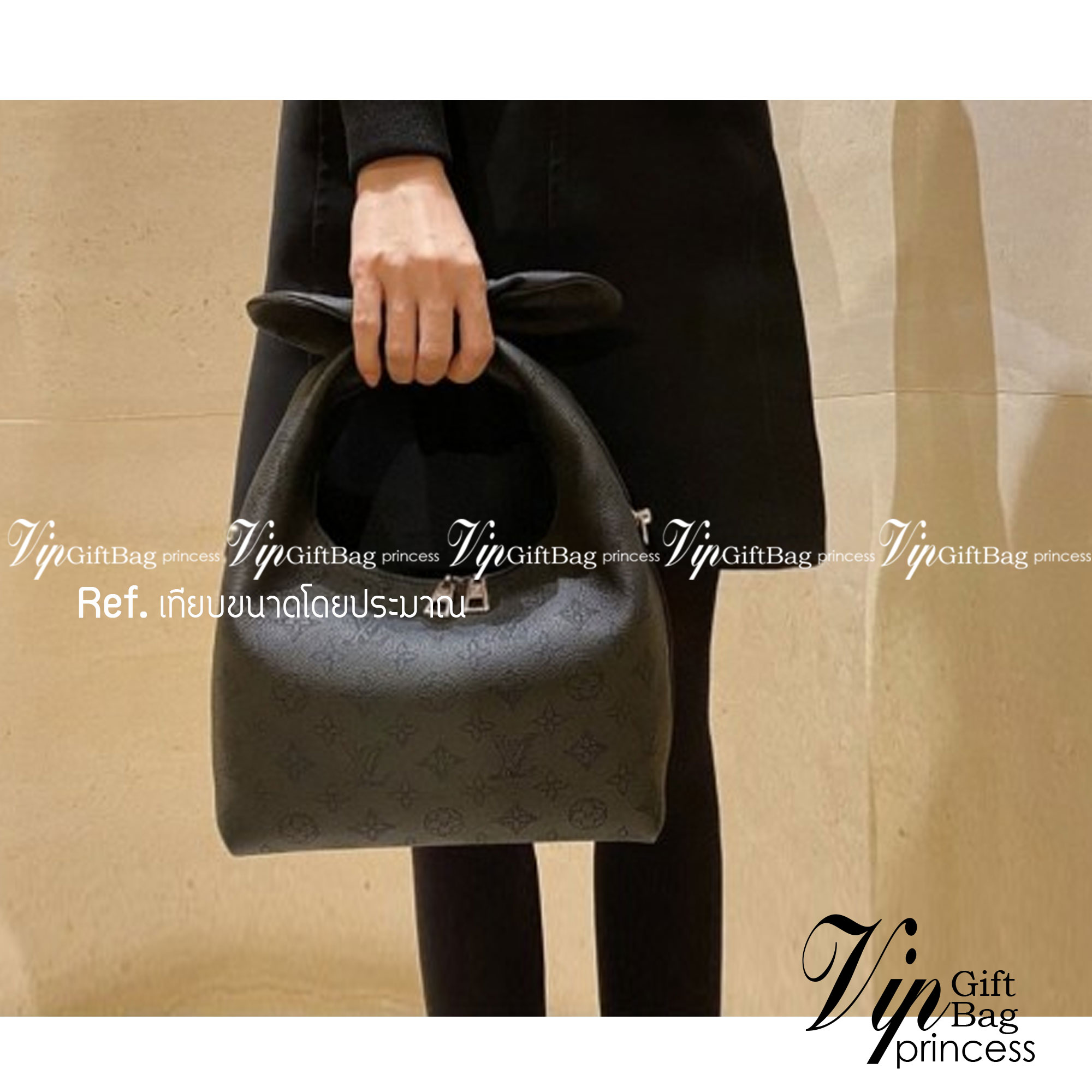 LV Why Knot PM Bag กระเป๋าสะพายงานแบรนด์ ผูกโบว์น่ารัก แต่คงความคลาสสิก งานหนังสวย ดีไซน์หรูหรา แมทช์กับการแต่งตัวง่าย จึงครองใจสาว ๆ ได้ไม่ยาก ไม่ว่าลุคไหนกระเป๋าใบนี้ก็คอมพลีทลุคได้อย่างสมบูรณ์แบบ ภาพถ่ายจากงานขายจริง ใช้งานต่างประเทศได้