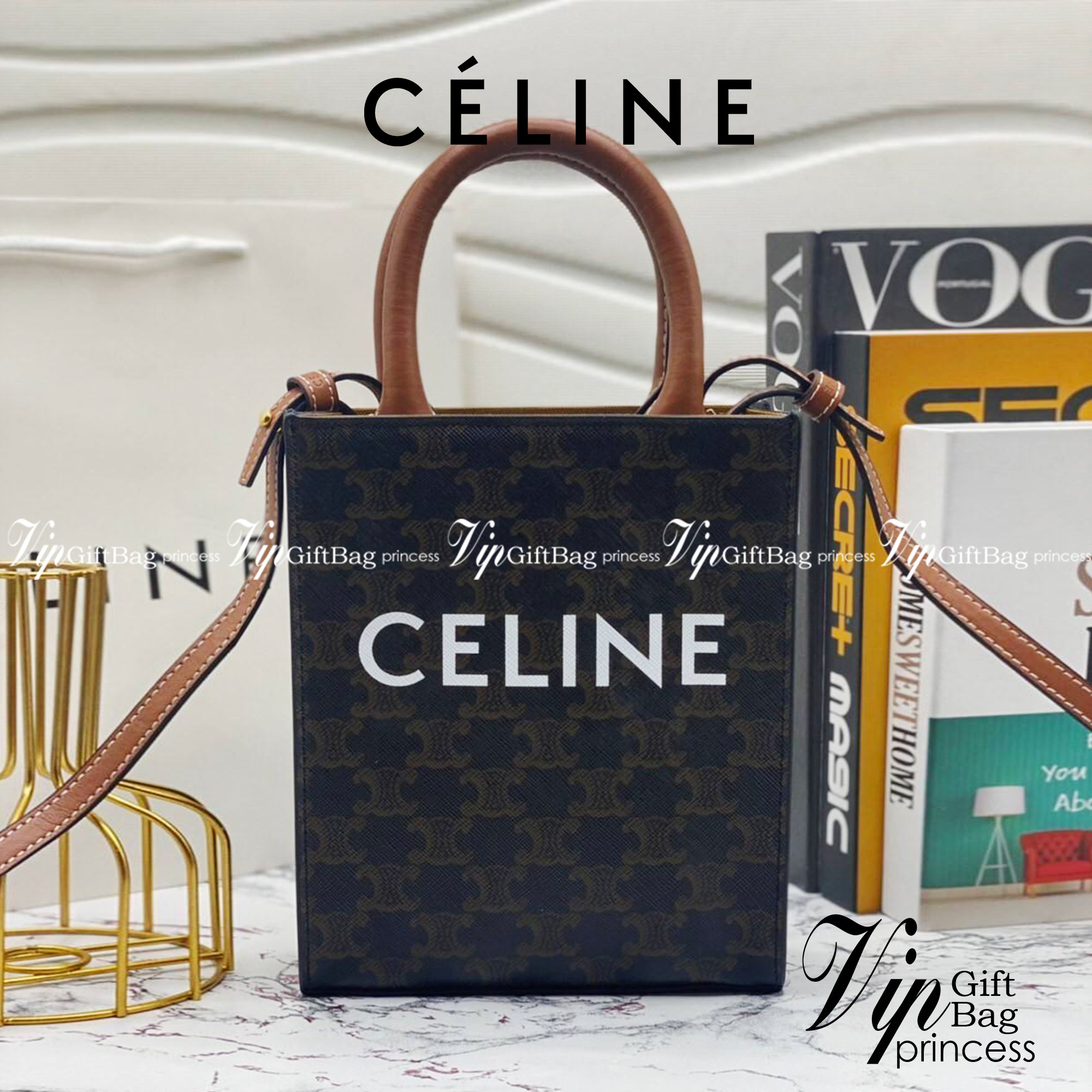 หนังแท้ CELINE MINI VERTICAL CABAS IN TRIOMPHE CANVAS AND CALFSKIN WITH CELINE PRINT / CELINE TOTE พร้อมส่งที่ไทย กระเป๋าโท้ททรงตั้ง CABAS TRIOMPHE ขนาดมินิ 17cm งานหนังแท้ CALFSKIN ทั้งใบ พร้อมหูหิ้วสองข้างและสายสะพายหนังแบบถอดได้ ภาพสินค้าถ่ายจากงานขายจ