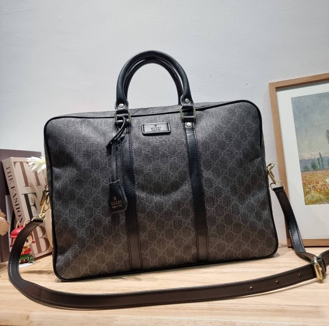 GUCCI BRIEFCASE / GG Supreme work bag / GG laptop bag / GG CLASSIC BRIEFCASE MESSENGER ไอเท็มสุดปัง!! ที่เหมาะสำหรับคนทำงานออฟฟิศมากๆ