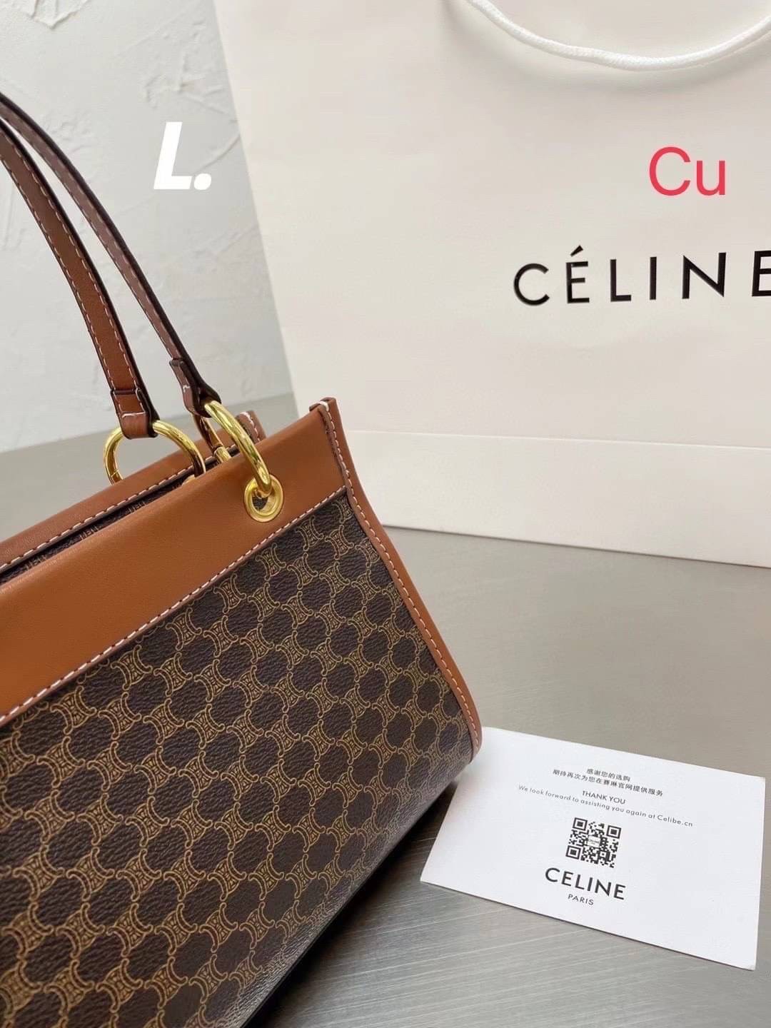 CELINE VINTAGE TOTE BAG / CELINE Macadam tote bag กระเป๋าโท้ทสไตล์วินเทจไซส์เล็ก ขนาดกำลังสวย พกพาง่าย ใหม่ล่าสุด ที่ใช้สามารถใช้ได้ทั้งหนุ่มๆและสาวๆ รูปทรงคลาสสิค