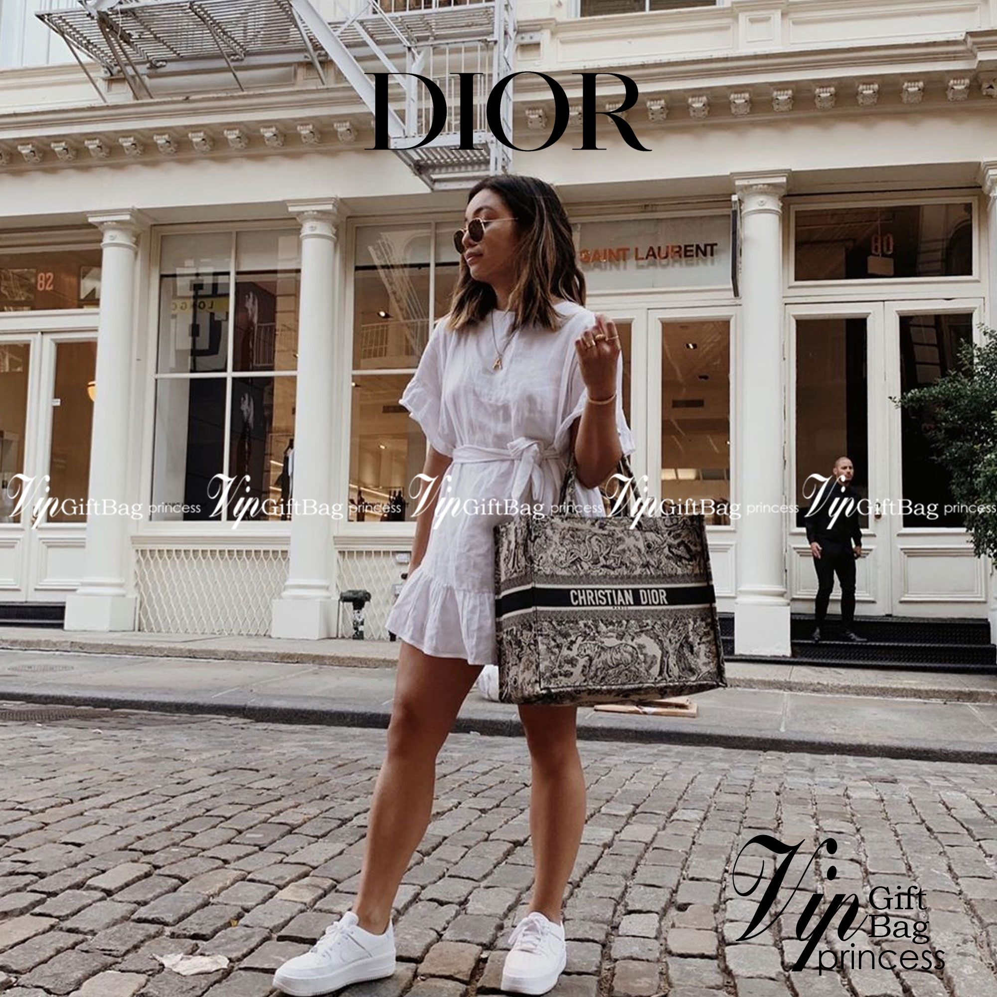 CHRISTIAN MEDIUM DIOR BOOK TOTE เอกลักษณ์ของความหรู เป็นทางช็อปปิ้งBag ที่ต้องมี ภายในโล่งกว้างมาก ใส่ของแบบแน่นๆ จุๆไปได้เลย น้ำหนักเบาสบาย งานออริปักขึ้นรูปสวยมาก มี code stamp พร้อมส่งที่ไทย ภาพสินค้าถ่ายจากงานขายจริง ใช้งานต่างประเทศได้ค่ะ