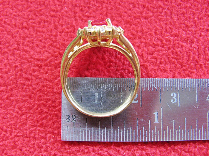 สินค้าหมดชั่วคราวค่ะ แหวนพลอยชมพูบานเย็นทองเหลืองล้อมเพชรแบบผู้หญิง(ธาตุไม้)ค่ะ