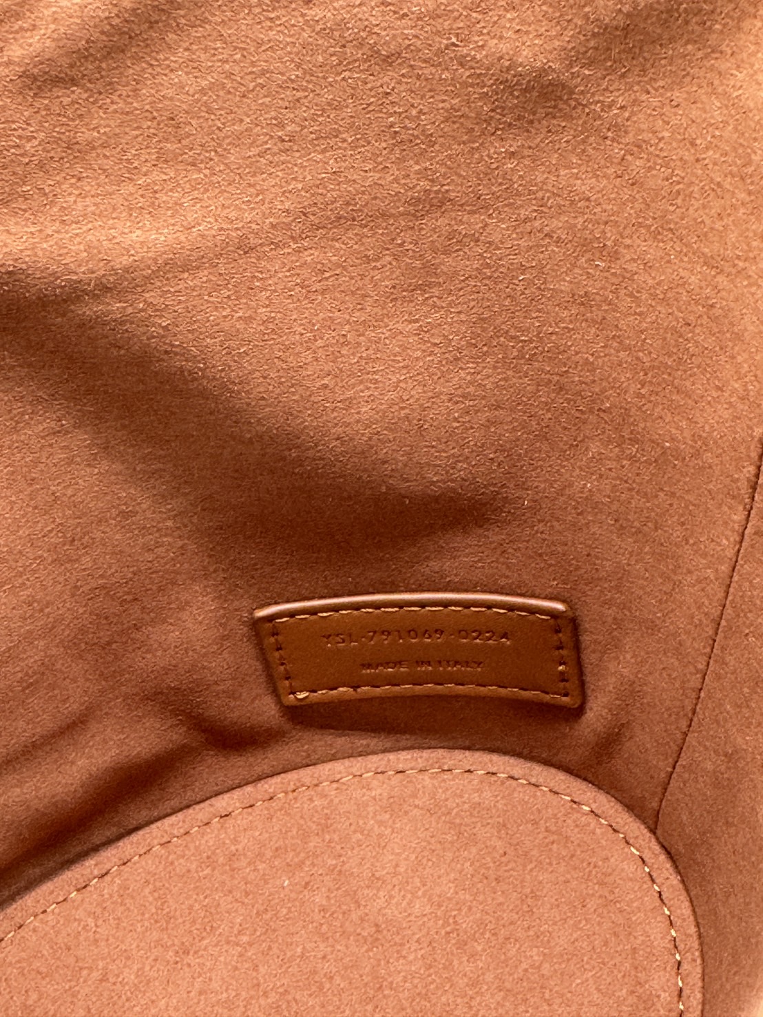 YSL CELIA MINI TOTE IN SMOOTH LEATHER / YSL Bucket Bag กระเป๋าสะพายทรงโท้ทมือจับในตัว รุ่นใหม่ทันสมัย งานหนังเต็มใบ เกรดออริ 1:1 ใช้งานต่างประเทศได้