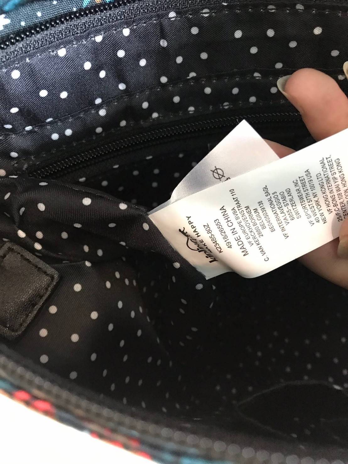 Kipling Basic Plus Earthbeat S Crossbody bag กระเป๋าสะพายทรงครอสบอดี้ สามารถสะพายได้ทั้งสายคู่และสายเดี่ยว มีดีเทลที่ฝาหน้ามีช่องซิปซ่อนทรงลึกและด้านหลังมีอีก1ช่อง ช่องหลักเปิดปิด2ชั้นด้วยกระดุมแม่เหล็กและซิปเดียวใช้งานง่าย ภายในใส่ได้ทั้งมินิไอแพค กระเป๋