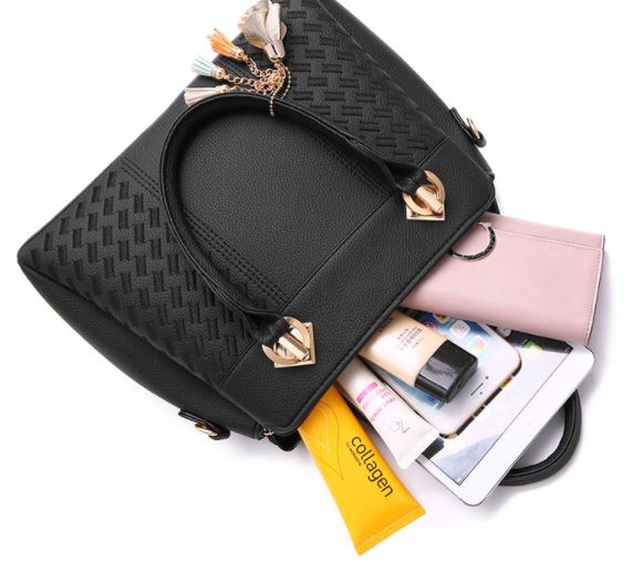 กระเป๋าสะพายข้างผู้หญิง กระเป๋าถือ ทรงคุณนาย กระเป๋าหนังแบบผู้ใหญ่ วัยทำงาน แต่งพู่ เพิ่มสีสัน แยก 3 ช่อง 802542