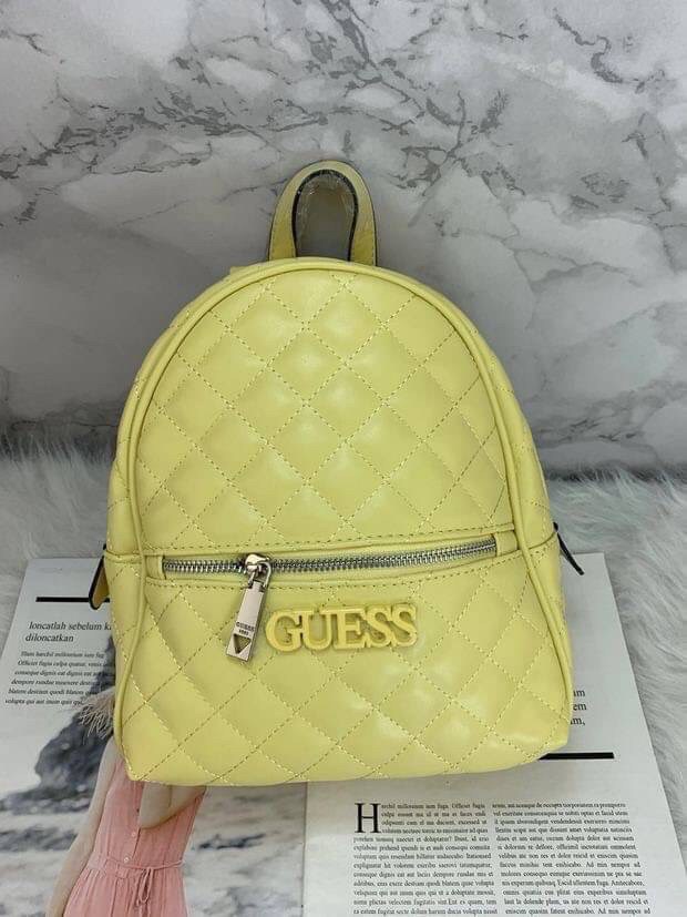 GUESS ELLIANA BACKPACK BAG เป็นอีกรุ่นที่หายากค่ะ!! กระเป๋าสะพายหลัง วัสดุ pu คุณภาพดีหนังเรียบเดินด้ายลายนวม หนังนิ่ม นำ้หนักเบามาก