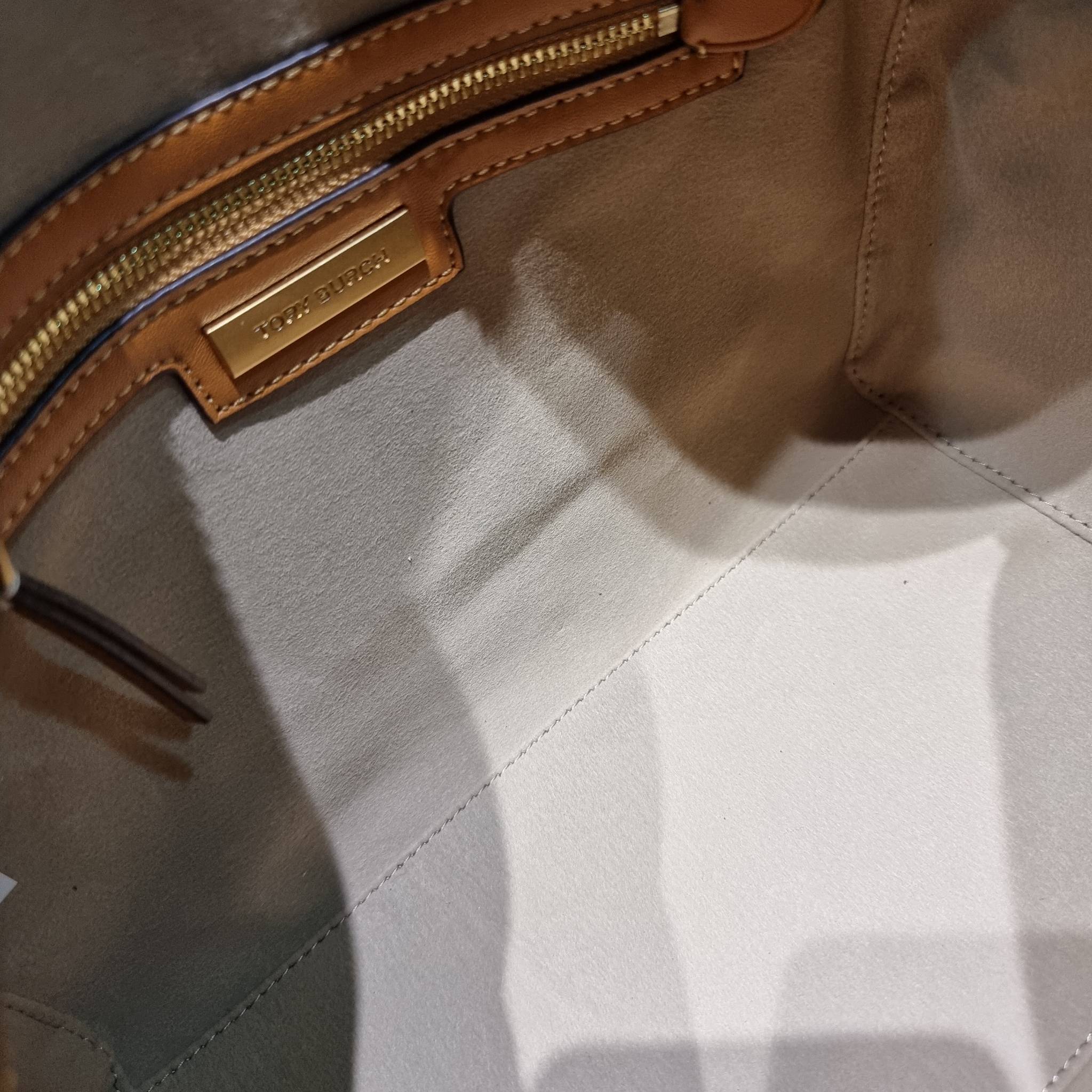 TB Jual Barrell T Monogram / TORY BURCH T MONOGRAM JACQUARD EMBROIDERED DUFFLE คอลใหม่ล่าสุด สวยพร้อมเสิร์ฟแบบไม่ต้องรอพรีฯ ลายโมโนแกรมสุดคลาสสิคที่ถูกดีไซน์รังสรรค์ด้วยงานปักสุดชิค น่าใช้ใจฟูแค่แรกเห็น!!