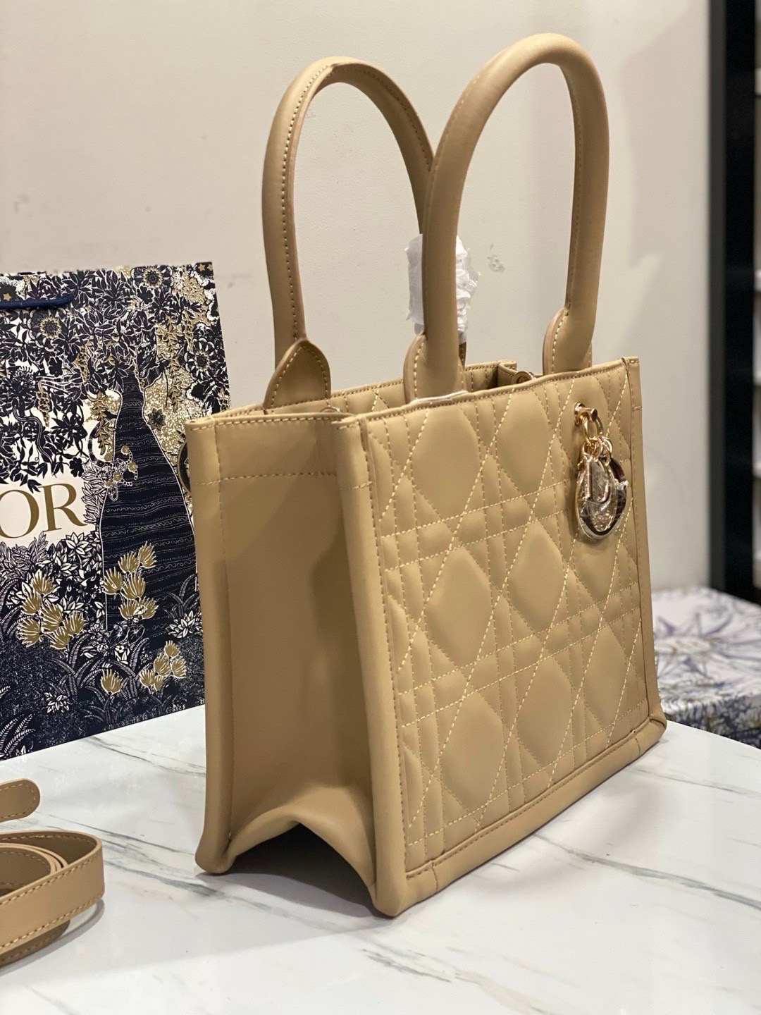 พร้อมส่ง 4 สี Small Dior Book Tote Macrocannage / DIOR TOTE BAG กระเป๋าทรงโท้ท เกรดออริ สลับแท้ 1:1 ใช้ต่างประเทศได้