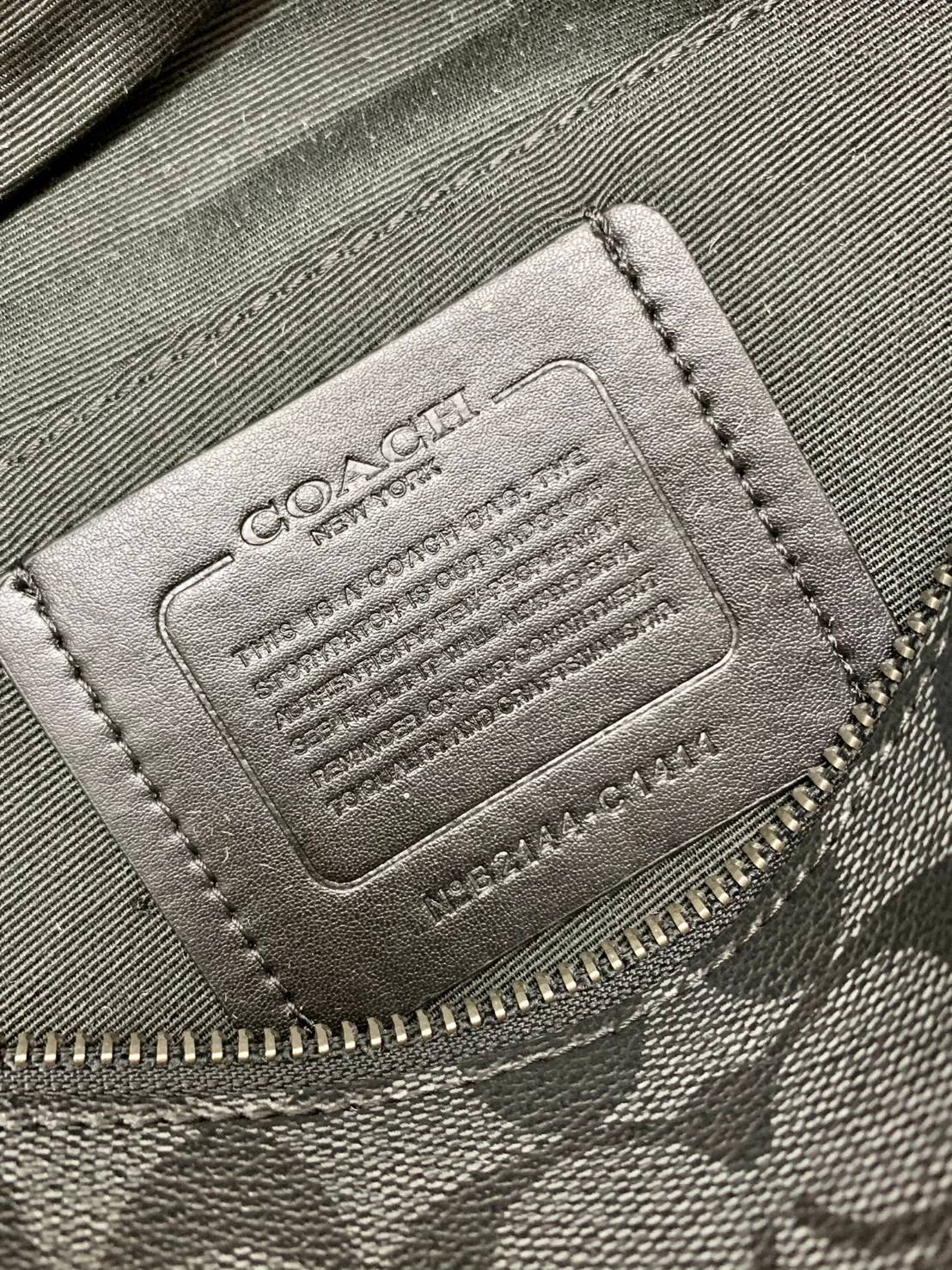 ใช้ได้ทั้งชาย//หญิงค่ะ COACH GRADE BELT BAG((c1411//c1413)) พร้อมส่งค่ะ! กระเป๋าคาดอก//คาดเอวได้ หนังแท้นิ่มสวยงาม ใบกลางๆกำลังดีทีเดียวค่ะ มี2ช่องซิปหน้า-หลัง ช่องกว้าง ใส่ของจำเป็นได้ครบนะคะและมีช่องเล็กให้ใส่ของจุกจิกค่ะ สายคาดยาว เลื่อนปรับได้ฟรีไซด์เ