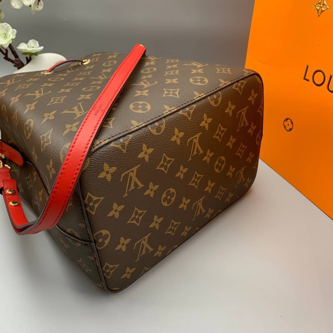 LOUIS VUITTON NEONOE MM งานหนังแท้ สวยคมทุกมุมมอง ภาพสินค้าถ่ายจากงานจริง ORIGINAL GRADE เกรดสลับใบจริง