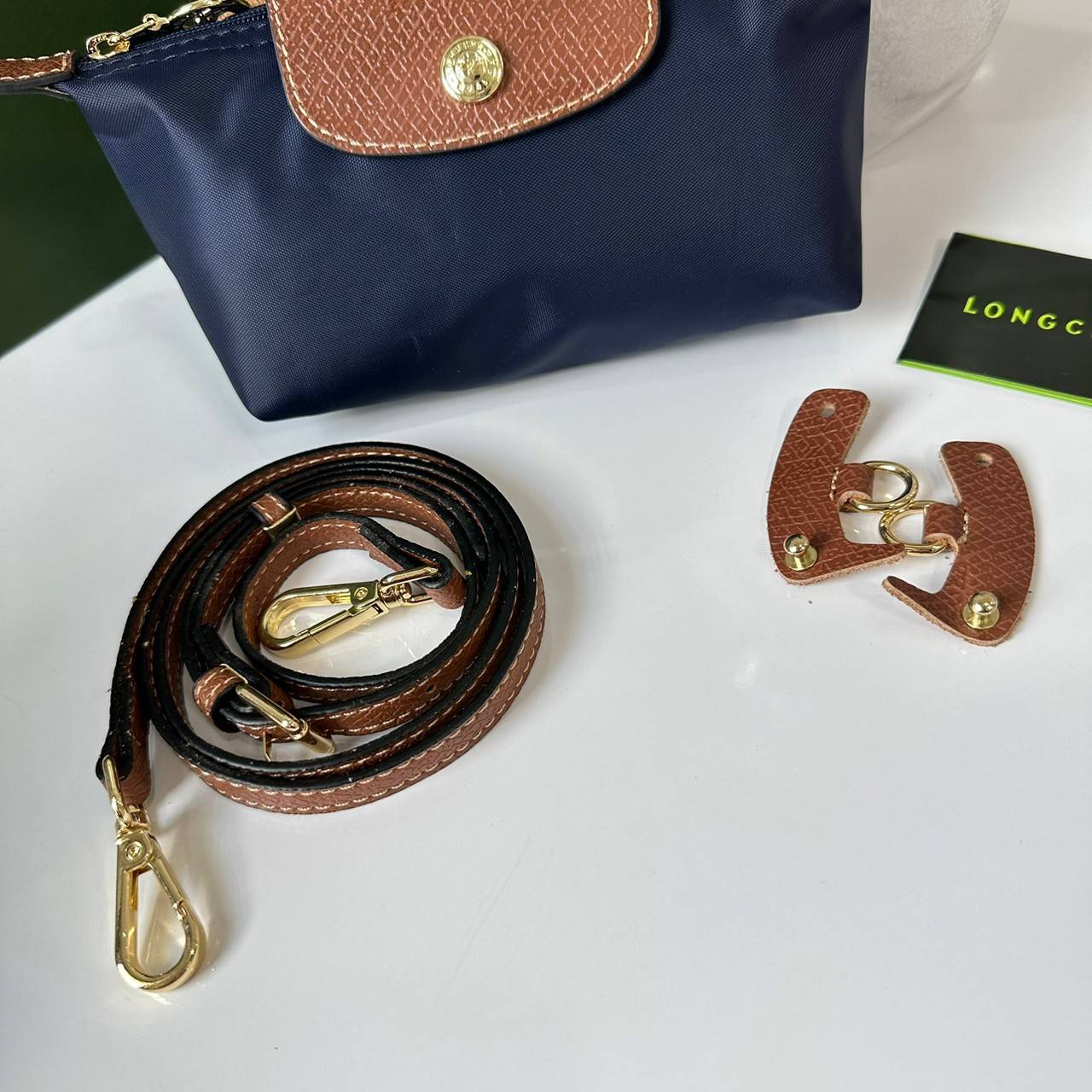 LONGCHAMP LE PLIAGE ORIGINAL Pouch with handle กระเป๋าใบเล็กขนาดกระทัดเหมาะกับใส่ของจำเป็นจุกจิก กันน้ำได้ พร้อมส่ง