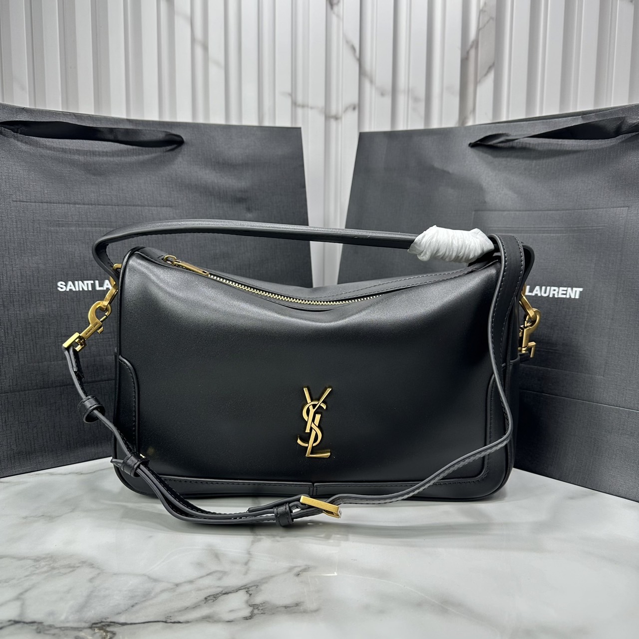 YSL Camera Supple Bag กระเป๋าสะพายทรงกล้องใบขนาดกลาง ถือจับถนัดมือ จุของได้เยอะ ดีไซส์เรียบหรูดูแพง 🧡เกรดออริ ใช้งานต่างประเทศได้