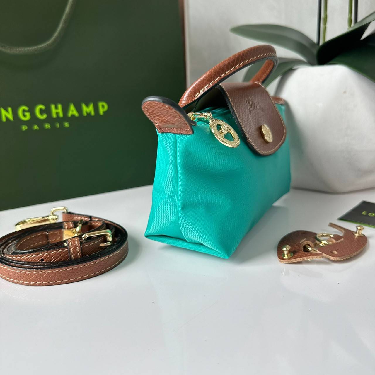 LONGCHAMP LE PLIAGE ORIGINAL Pouch with handle กระเป๋าใบเล็กขนาดกระทัดเหมาะกับใส่ของจำเป็นจุกจิก กันน้ำได้ พร้อมส่ง