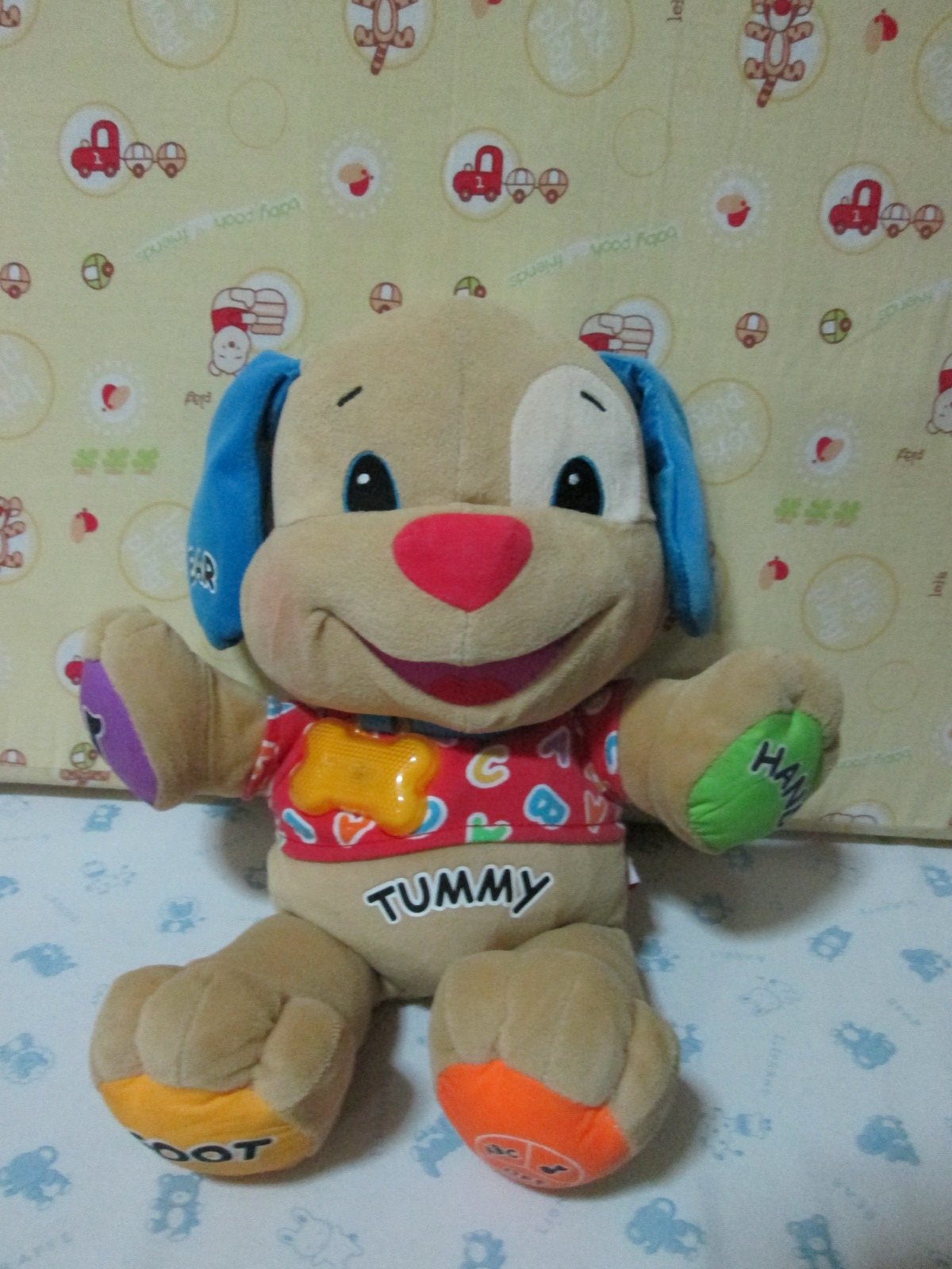 Fisher-Price Laugh & Learn Love to Play Puppy ของเล่นมือสอง (ตุ๊กตามีเสียง พูดได้ สอนภาษา) เสื้อสีแดง มีกระดูก