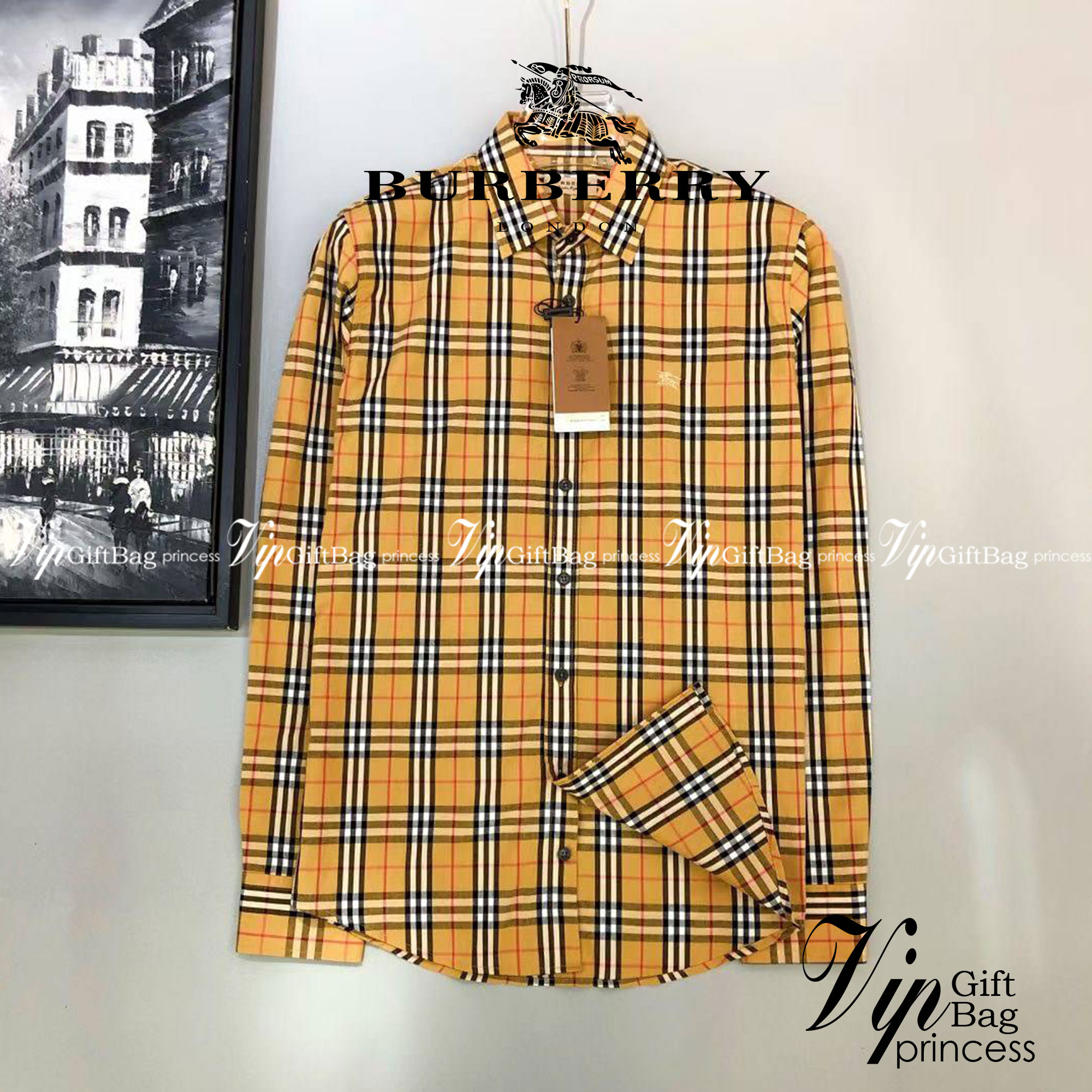 BURBERRY SHIRT / BURBERRY LONG SLEEVE VINTAGE CHECK SHIRT เสื้อเชิ้ตแขนยาวแบรนด์เบอเบอรี่ ลายสก็อตสุด classic เรียบหรู ดูดี ภูมิฐานมากๆค่ะ สินค้านำเข้าคุณภาพเทียบแท้ งานสวยเทพ เนื้อผ้าอย่างดี เป๊ะมาก รับประกันความพอใจเลยนะคะ ใส่เป็นเชิ้ตติดกระดุมเนี๊ยบๆ ห