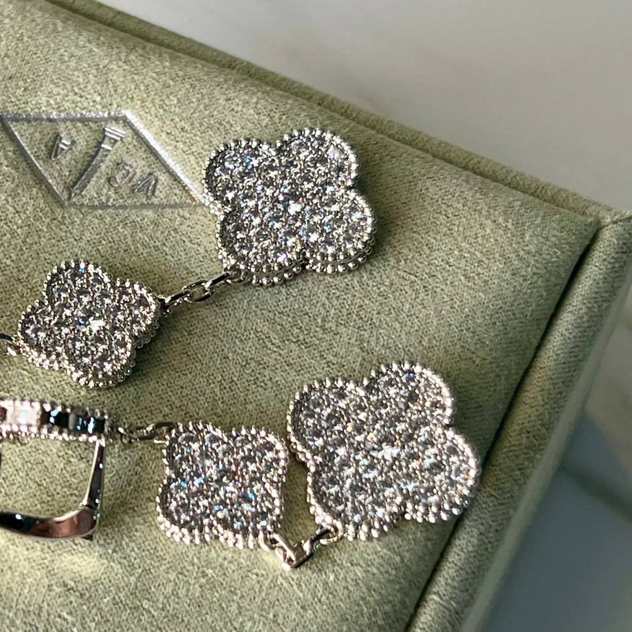 เกรดเทพ ORI | VAN CLEEF & ARPELS HOOP EARRINGS ต่างหูเงินแท้ แวนคลีฟ แอนด์ อาร์เปลส์ สวยเก๋ คุณภาพงานประกวด เอาใจสาวๆไปเลย
