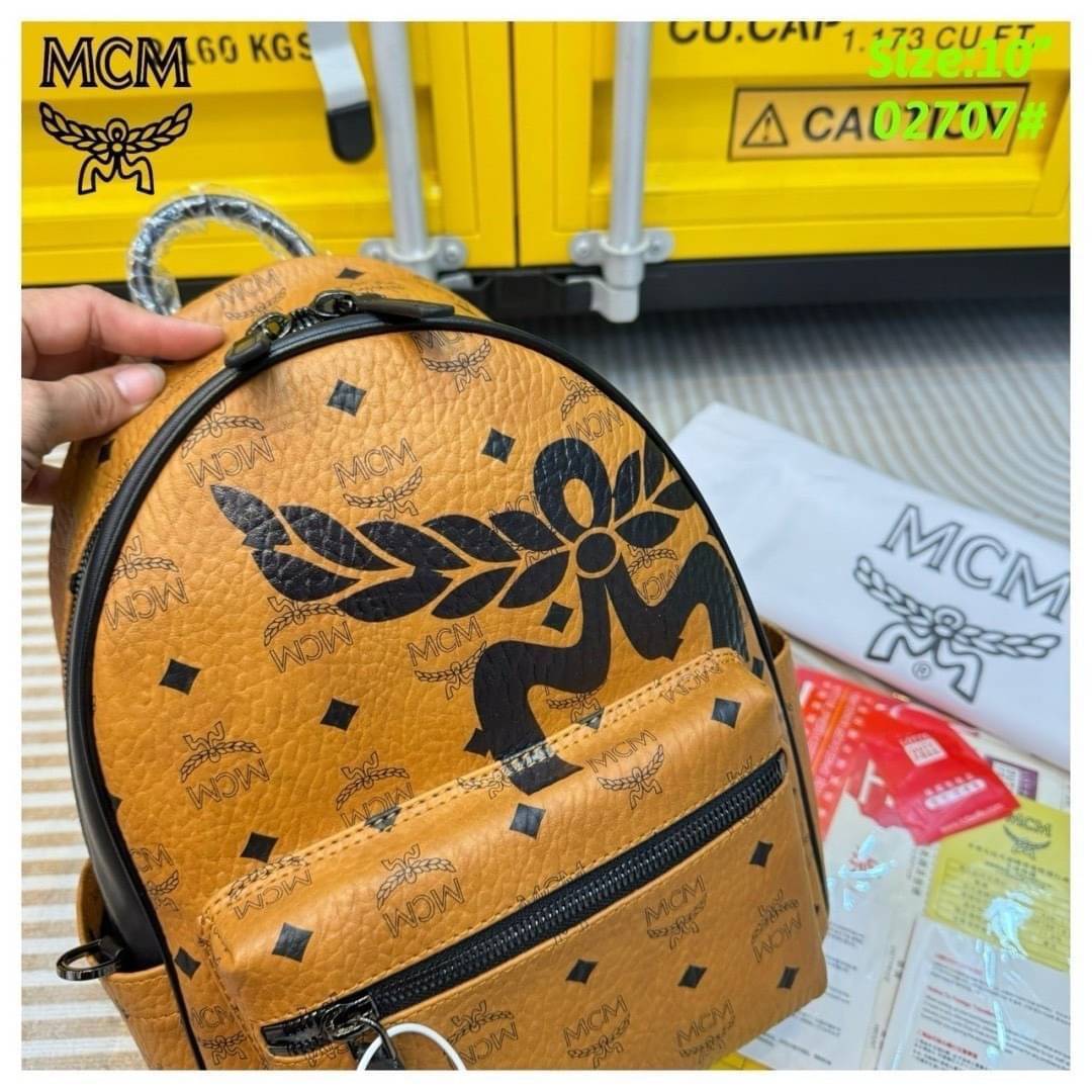 ORI | M.C.M Small Stark Mega Laurel Visetos Backpack กระเป๋าเป้คอลใหม่ไซส์เล็ก ดีไซน์โลโก้ด้านหน้าสวยหรูโดดเด่น Best seller Unisex ของงานเป้จริงๆ ใช้ได้ทั้งหนุ่มๆและสาวๆ