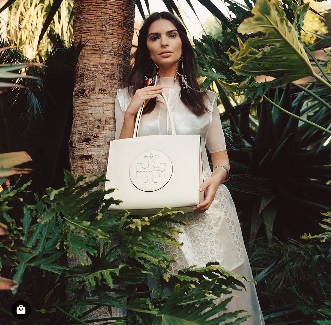 TORY BURCH ECO ELLA TOTE BAG / TORY TOTE BAG พร้อมส่ง 3 สี กระเป๋าสะพายทรงโท้ท ขนาดกำลังสวย จุของได้เต็มที่ รูปทรงคลาสสิคชวนใช้ โดดเด่นด้วย patch โลโก้ คอลเลคชั่นน้องใหม่ ส่งมาให้สาวๆได้ใจฟูอีกหนึ่งไอเท็ม