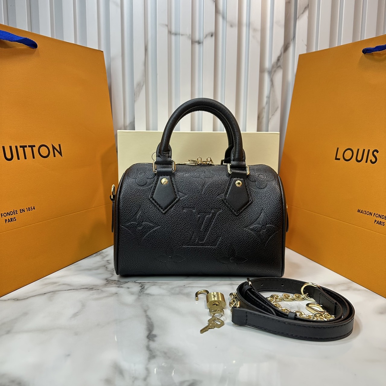 LV Speedy Bandoulière 20 Bag Monogram Empreinte Leather กระเป๋าสะพายทรงสปีดี้คลาสสิค สวยหรู กระเป๋าทรงหมอน รุ่นท็อปฮิต มีกุญแจล็อค