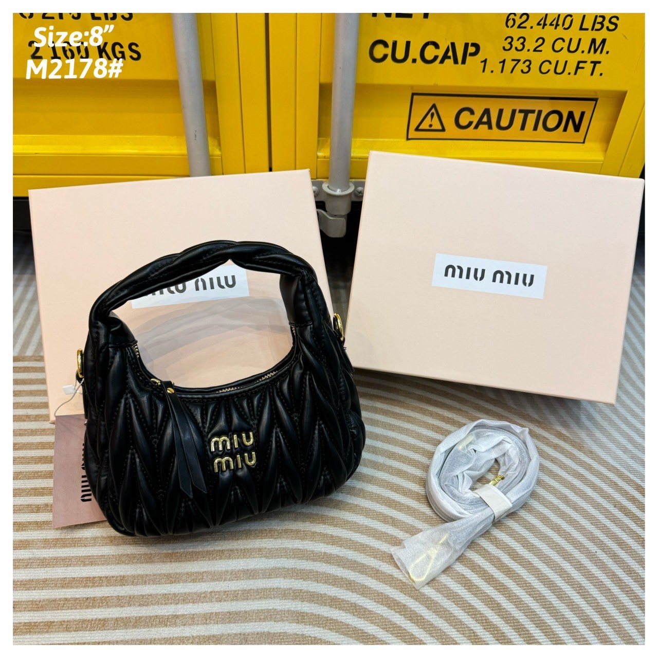 MIU MIU WANDER MATELASSÉ MINI HOBO BAG กระเป๋าถือ/กระเป๋าสะพายข้าง แบรนด์ดังจากอิตาลี ด้วยเอกลักษณ์ความโดดเด่น