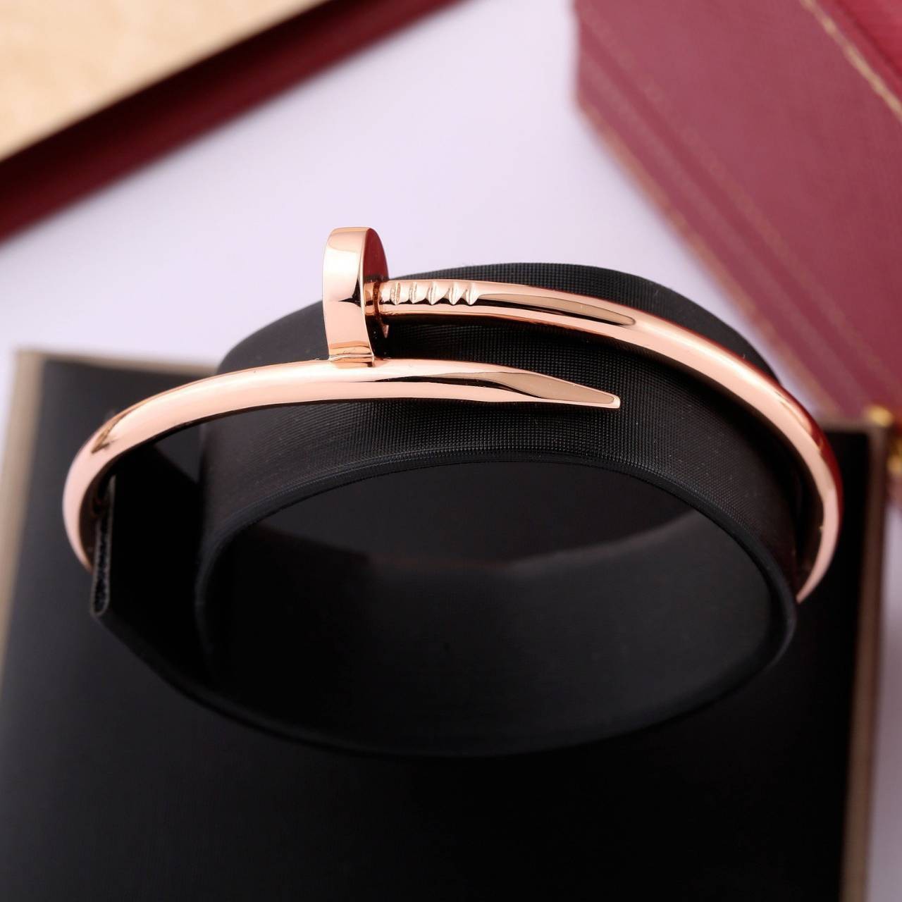 Cartier JUSTE UN CLOU BRACELET กำไลข้อมือตะปู (ไม่มีเพชร) งานดีสุดเกรดออริจินิล วัสดุคุณภาพดี ไม่ลอกไม่ดำ พร้อมกล่องหนาตามแบบปั้มลายแบรนด์ ภาพสินค้าถ่ายจากงานขายจริง ใช้งานต่างประเทศได้