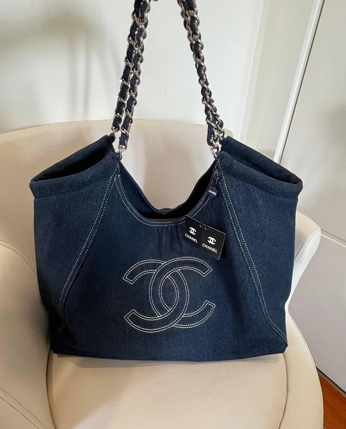 Chanel Blue Denim XL Coco Cabas Tote / CHANEL DENIM SHOULDER BAG กระเป๋าทรงช็อปปิ้งโท้ทใบใหญ่ เอาใจสาวๆสายแบกกันค่ะ กับรุ่นยีนส์ สุดวินเทจ 🧡 เกรดท็อปไฮเอน ใช้งานต่างประเทศได้