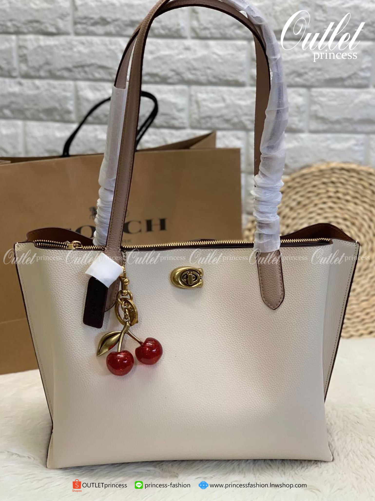 OACH WILLOW TOTE ((C0693//C0690//C0691)) กระเป๋าทรง Tote ใบใหญ่ หนังแท้อย่างดีค่ะ