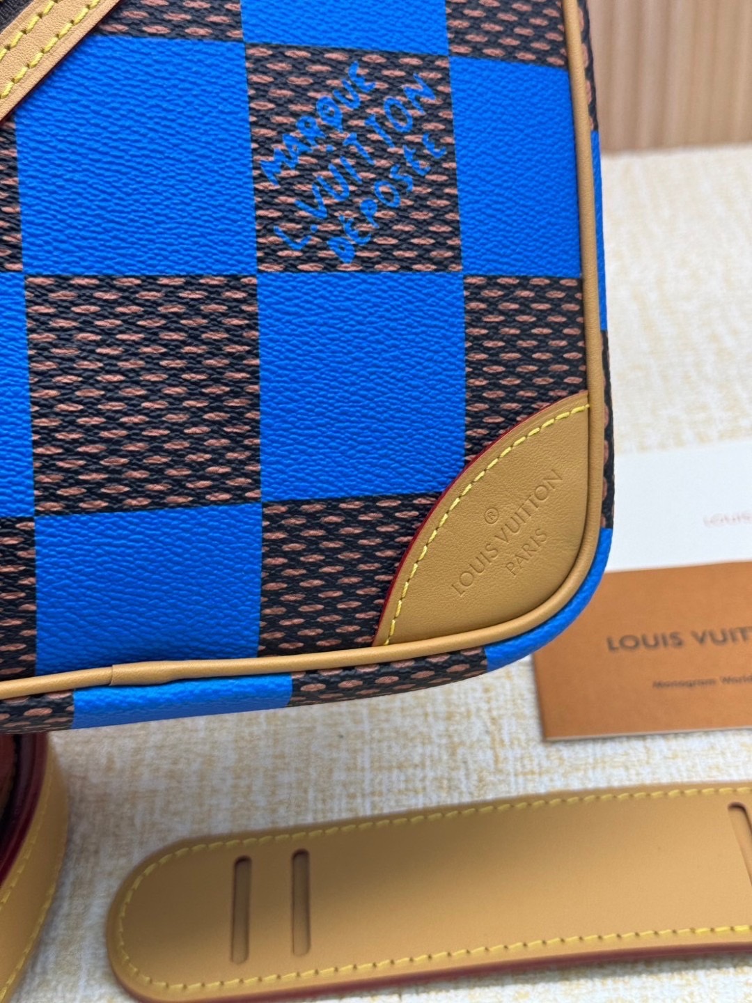 LV Chess Messenger Bag Jaune Mat / Green / Red / Blue กระเป๋าสะพายแมสเซนเจอร์ทรงเหลี่ยมรุ่นใหม่ ลายตารางหมากรุก Damier เอกลักษณ์ของความหรู โทนสีสดใสมีชีวิตชีวา ปรับลุคปัง กับการมาของความไฮคลาสรูปแบบใหม่ สุดไอโคนิค