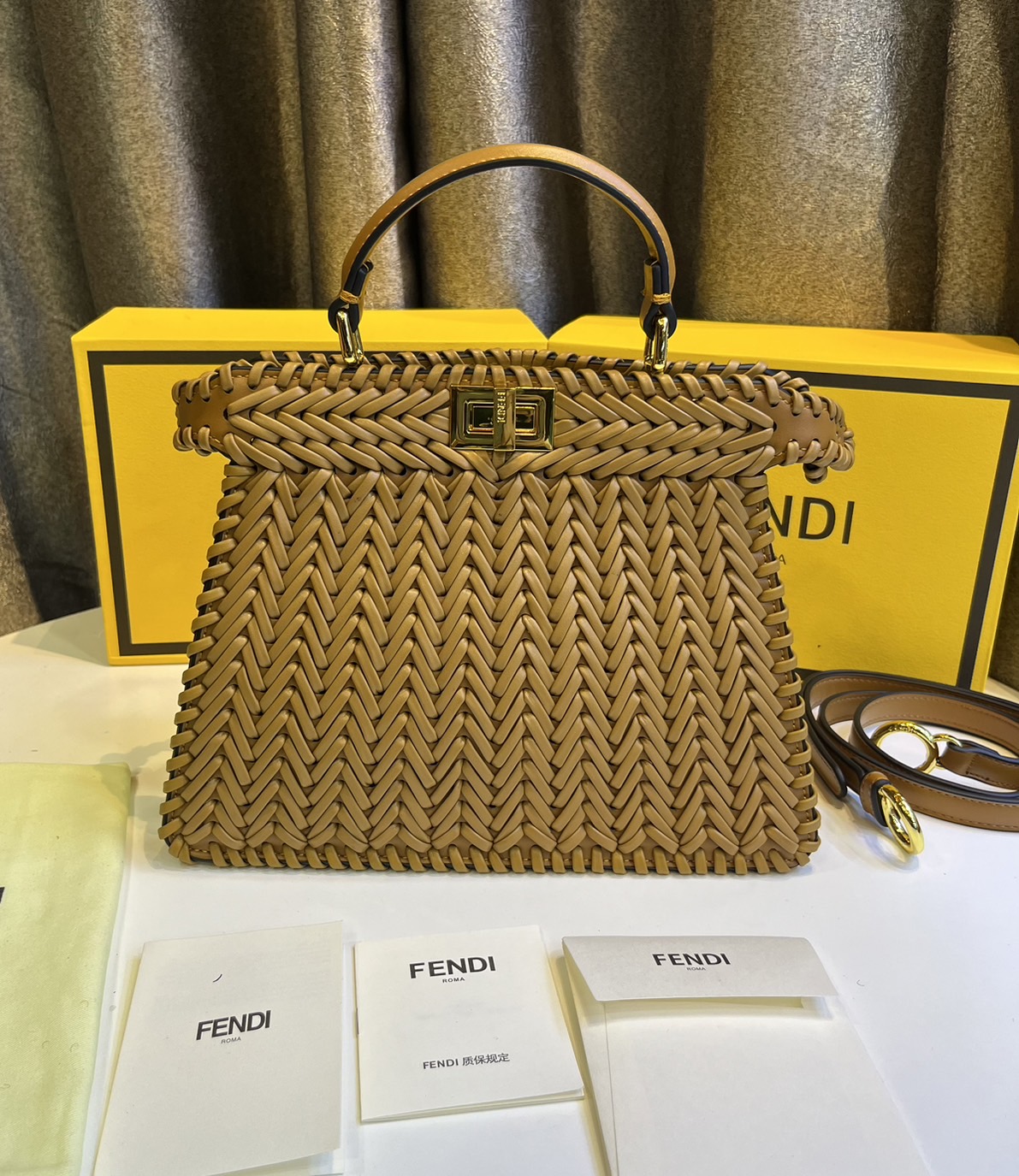 พร้อมส่ง 3 สี FENDI Peekaboo ISeeU Medium interlace leather bag กระเป๋าสะพายดีไซส์สาน ใช้ได้ 2 ด้าน 🧡 เกรดออริจินอล 1:1 สลับแท้