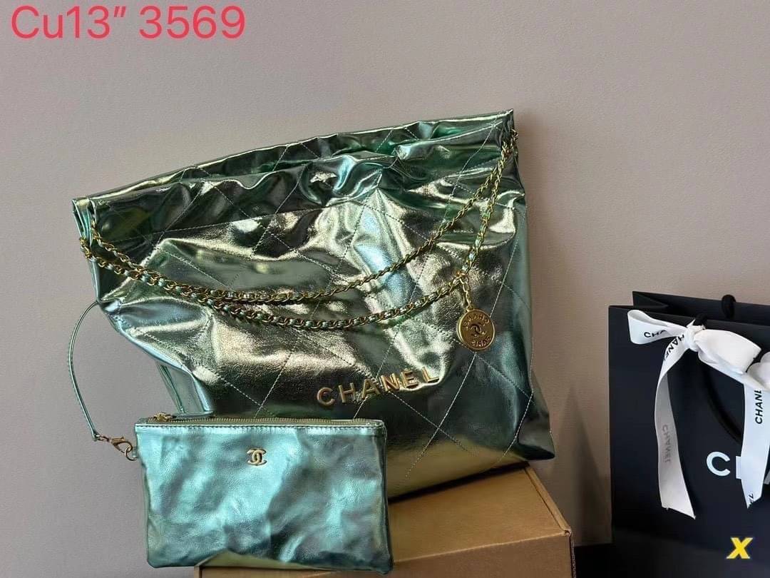 Chanel ss22 Logo CC shopping tote bag Metallics Color คอลสีใหม่เงางาม เข้าแล้วปังๆ หรูหรา สวยเลิศไปเลยค่า กระเป๋าทรงโท้ทที่มาแรงที่สุดในตอนนี้ก็คือรุ่นนี้เลย ใช้งานง่ายรุ่นนี้สามารถใช้ได้ทั้งผู้หญิงและผู้ชายน้า